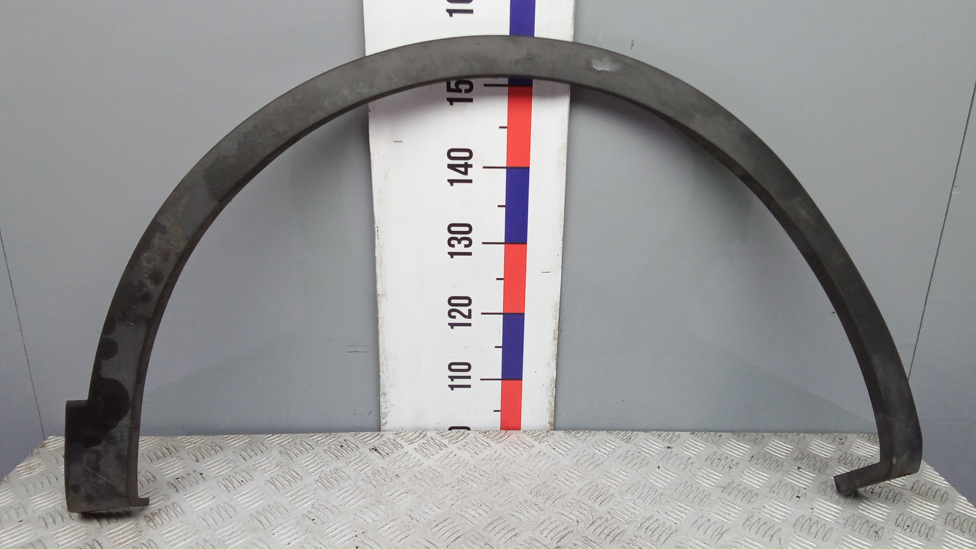 Накладка переднего крыла правого