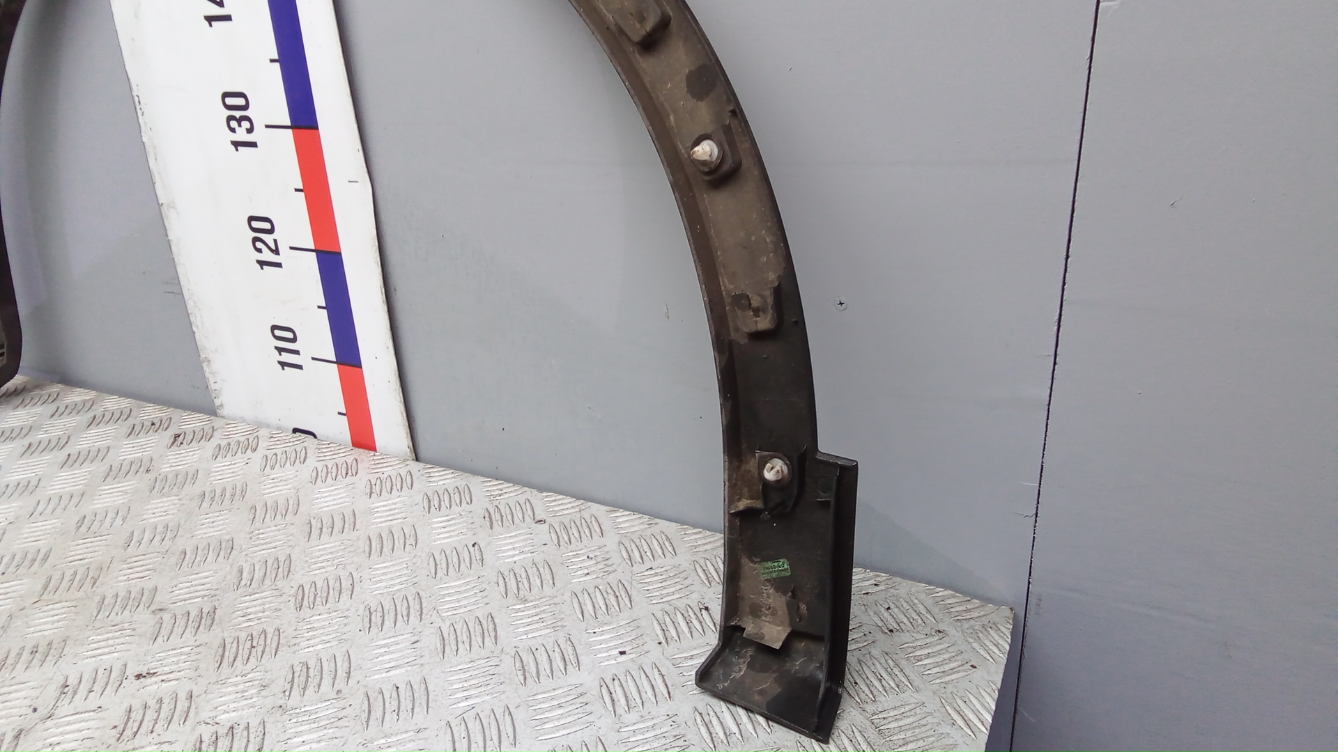 Накладка переднего крыла правого