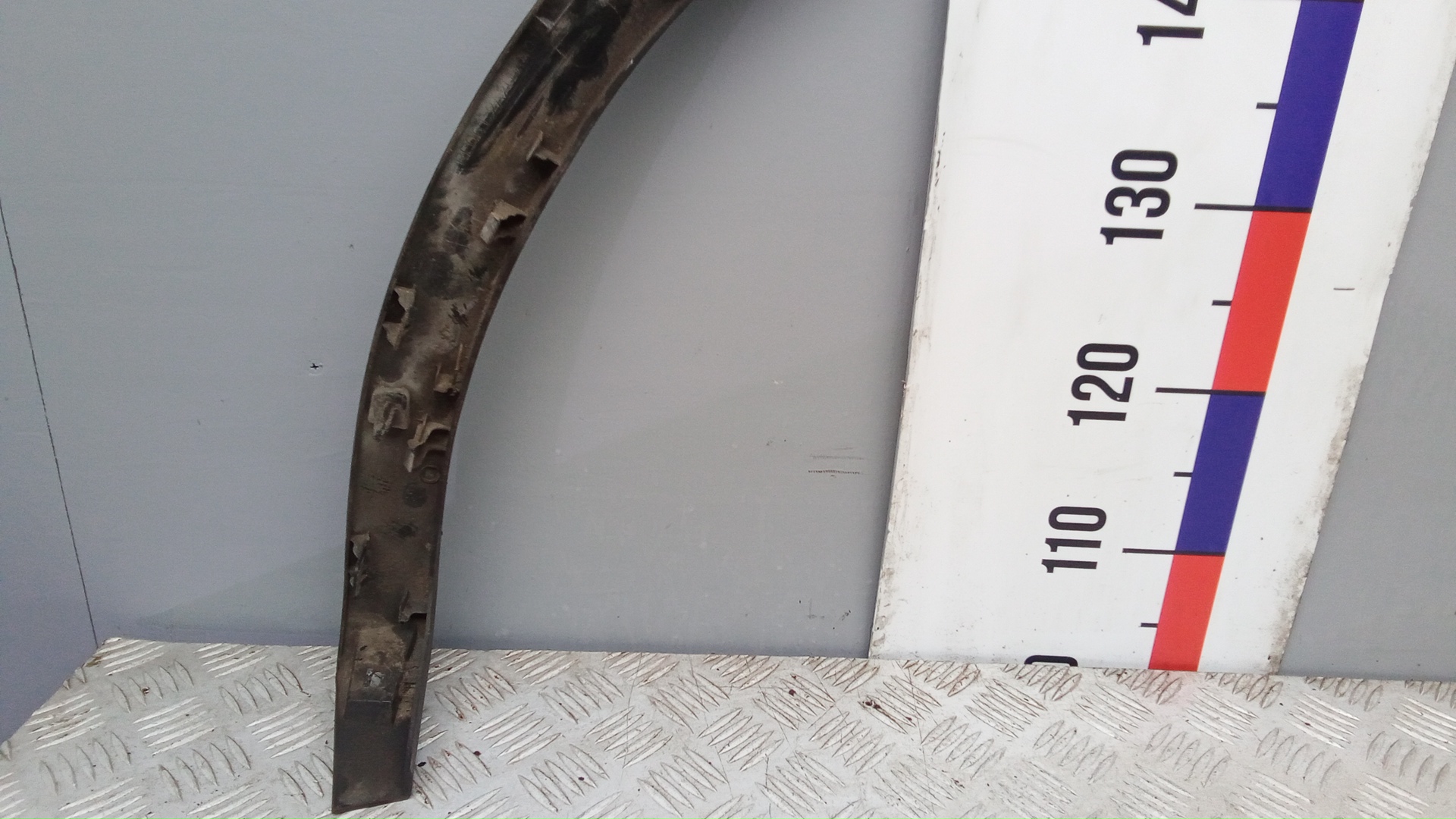 Накладка переднего крыла правого