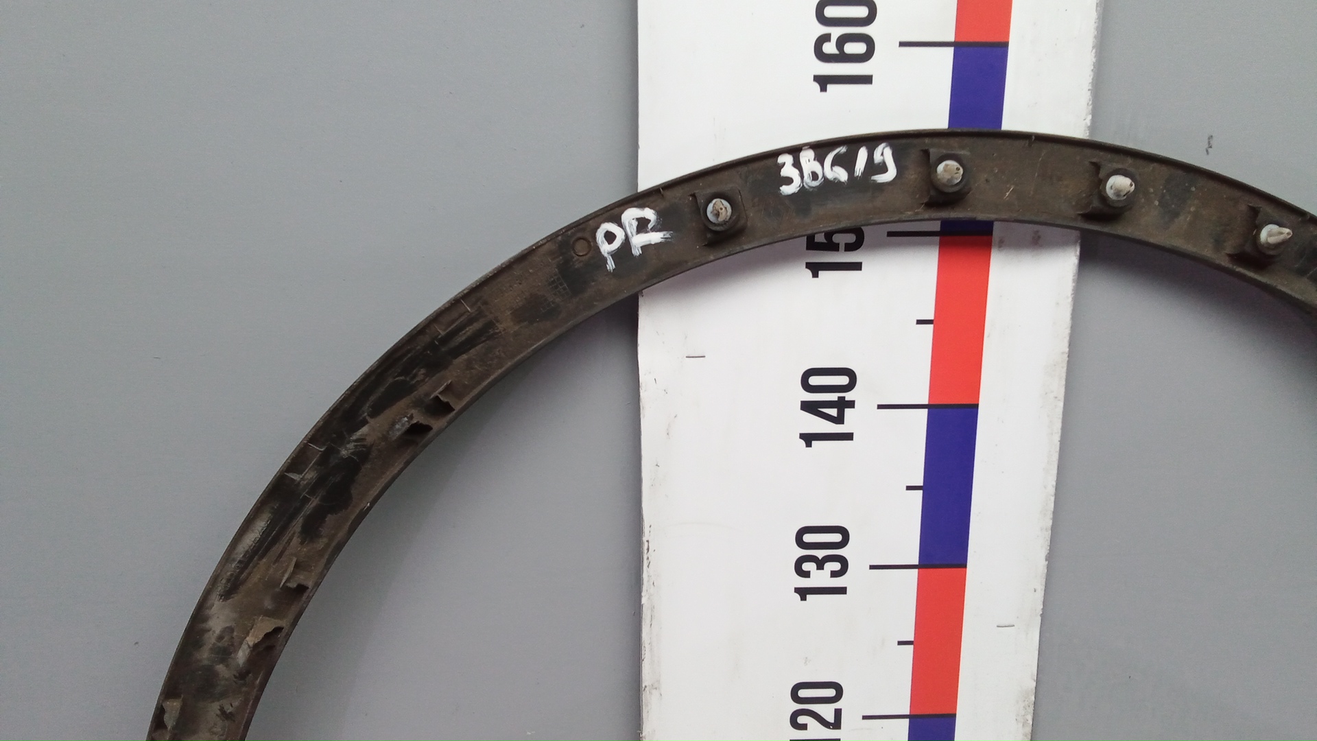 Накладка переднего крыла правого