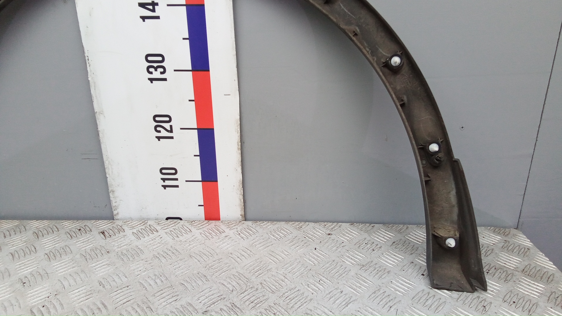 Накладка заднего крыла левого