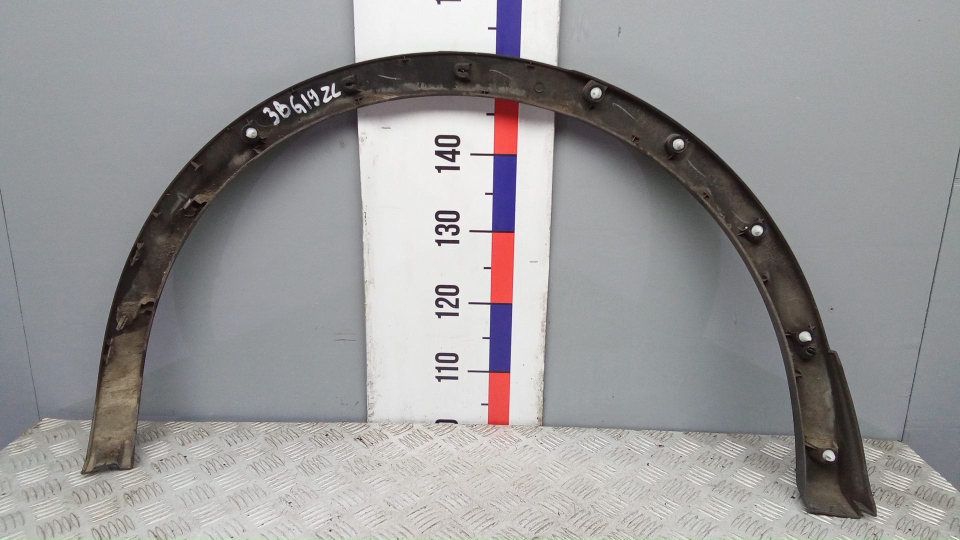 Накладка заднего крыла левого