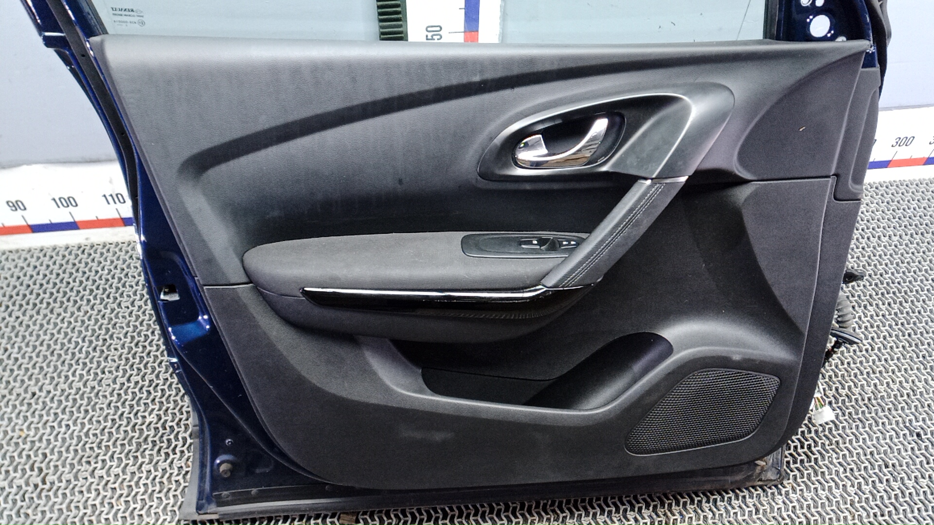 Дверь передняя левая