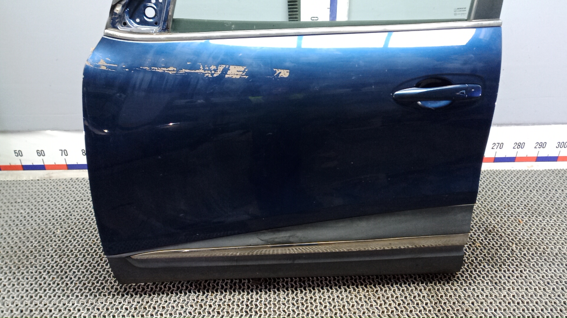 Дверь передняя левая