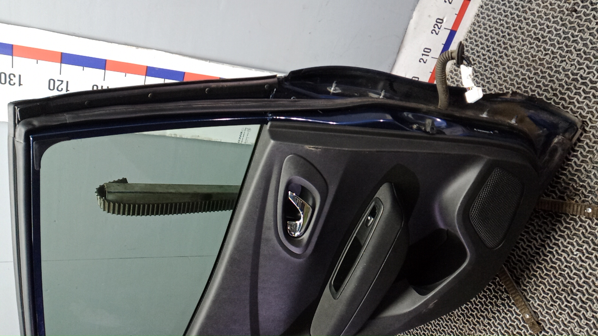 Дверь задняя левая