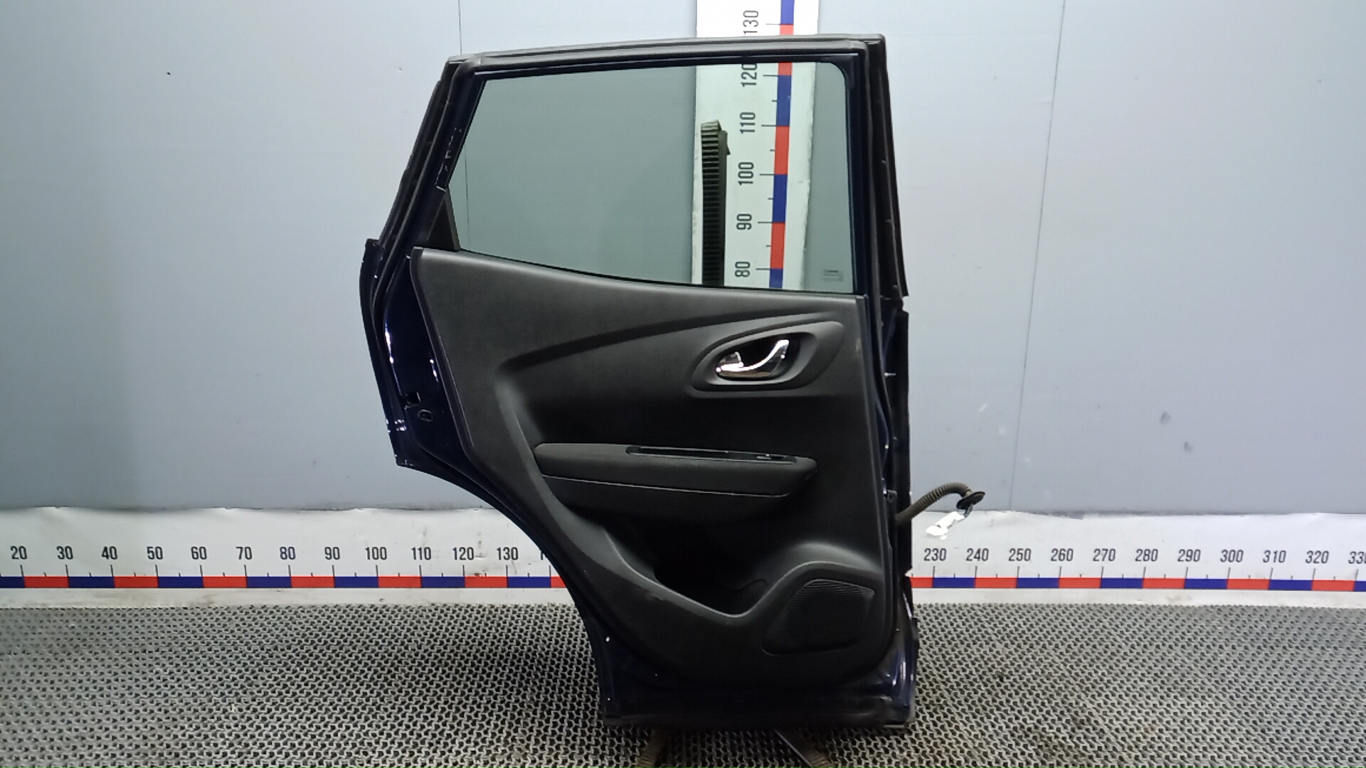 Дверь задняя левая