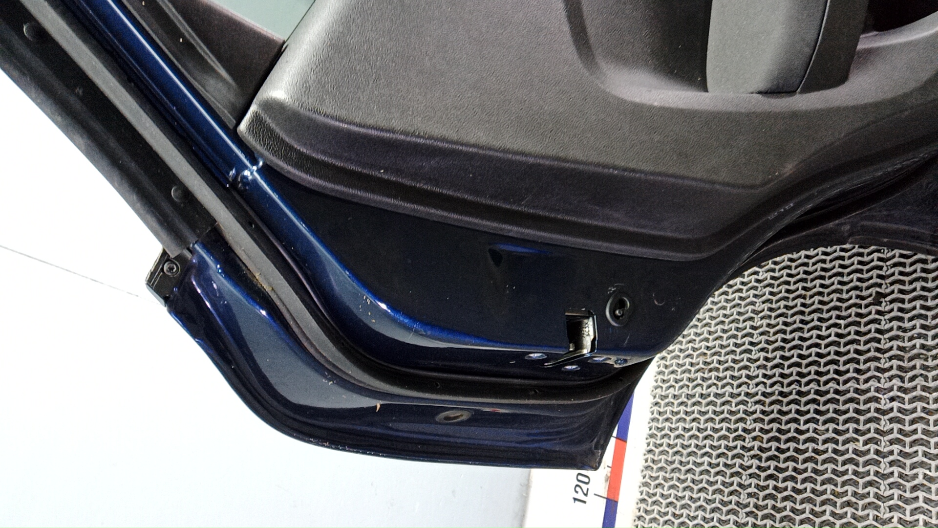 Дверь задняя левая