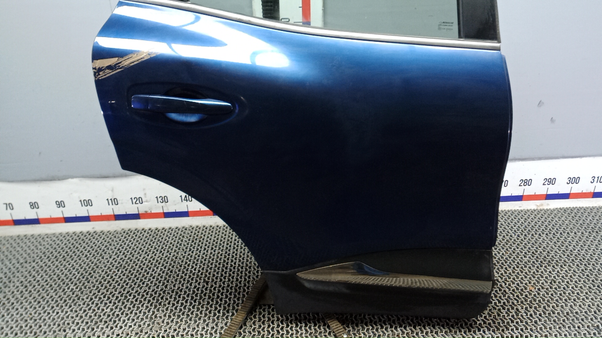 Дверь задняя правая