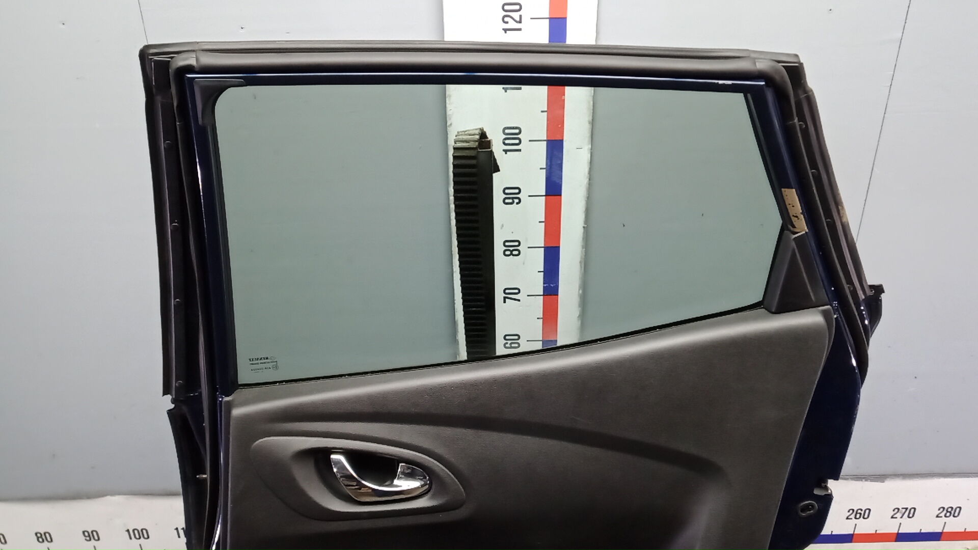 Дверь задняя правая