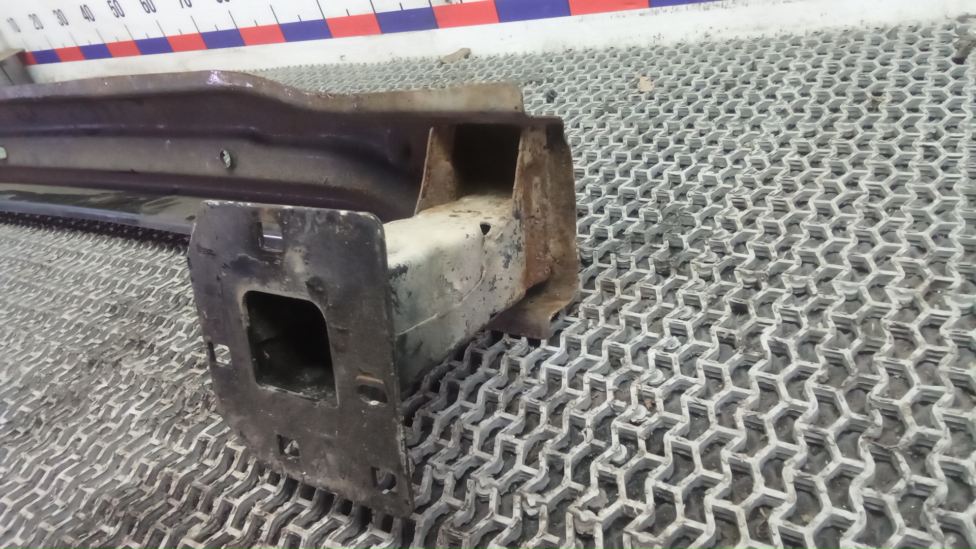 Кронштейн усилителя переднего бампера