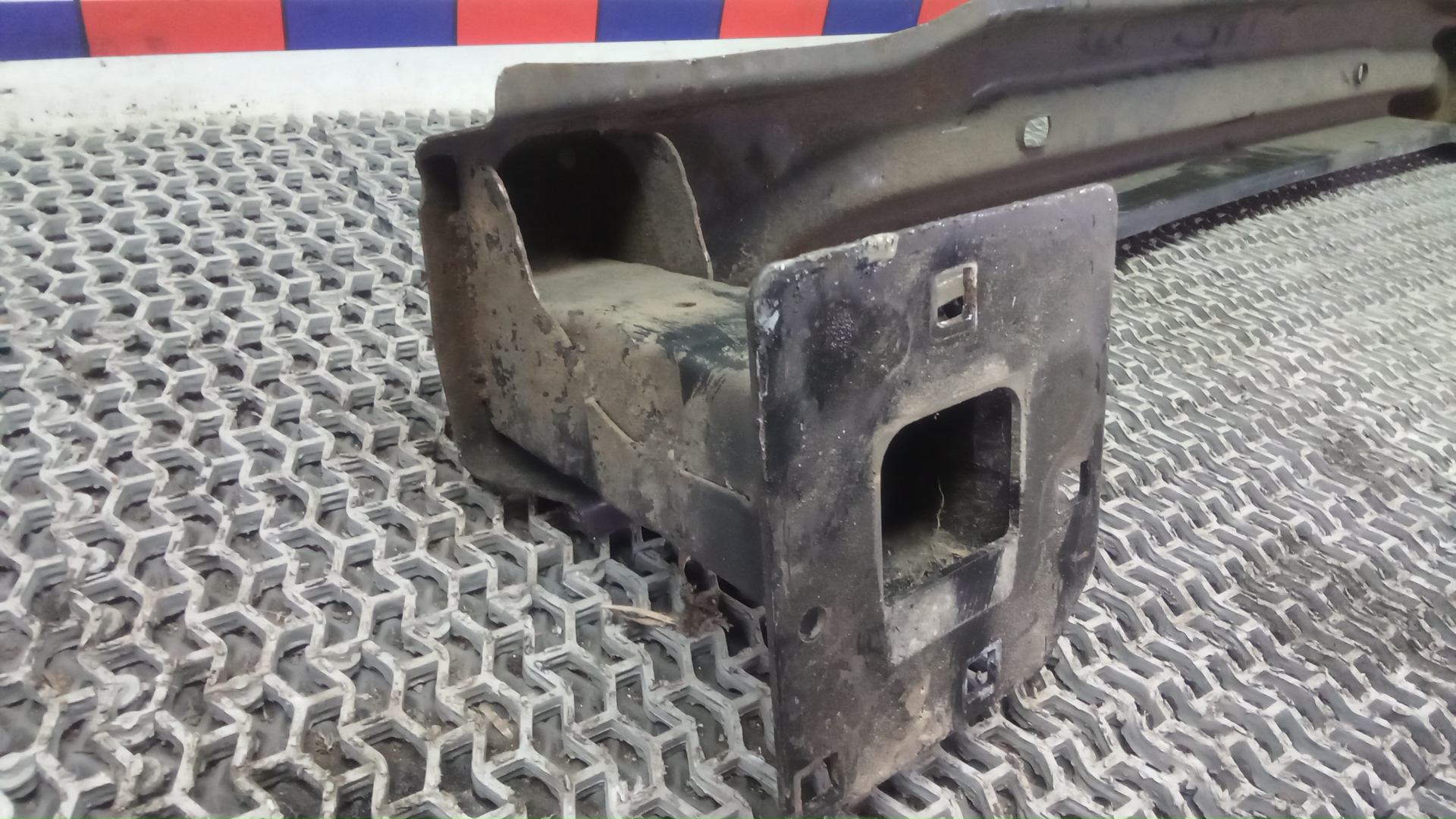 Кронштейн усилителя переднего бампера