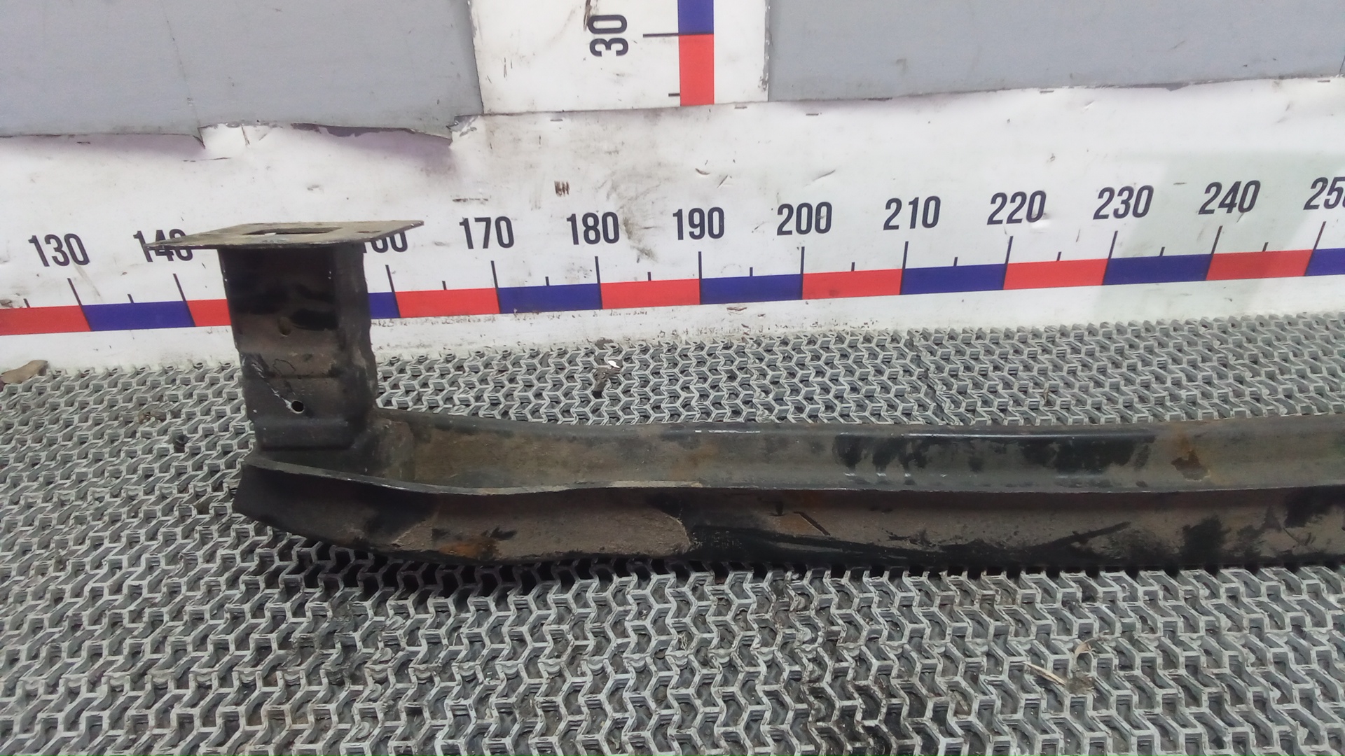 Кронштейн усилителя переднего бампера