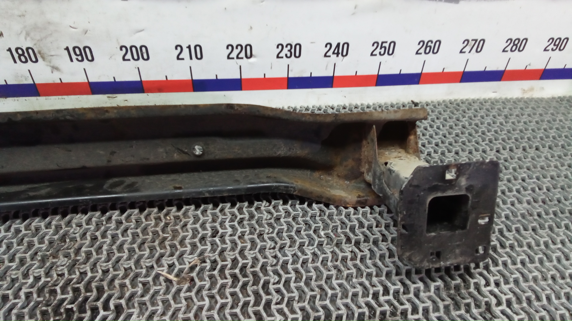 Кронштейн усилителя переднего бампера