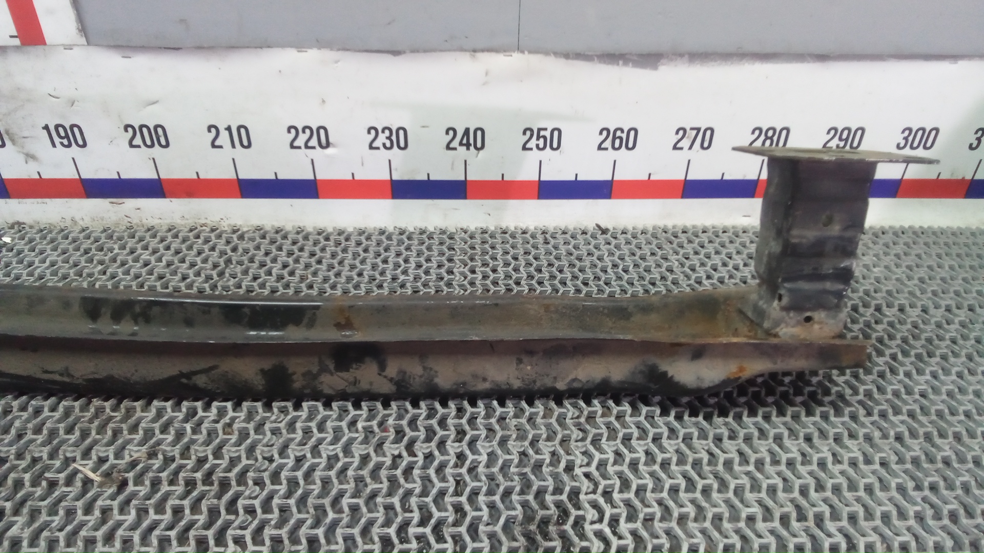 Кронштейн усилителя переднего бампера