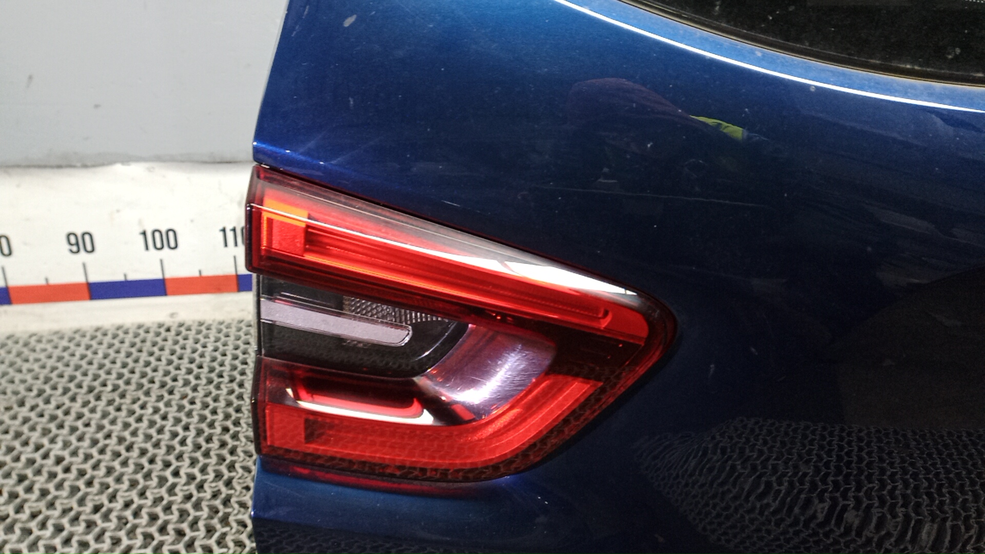 Дверь багажника