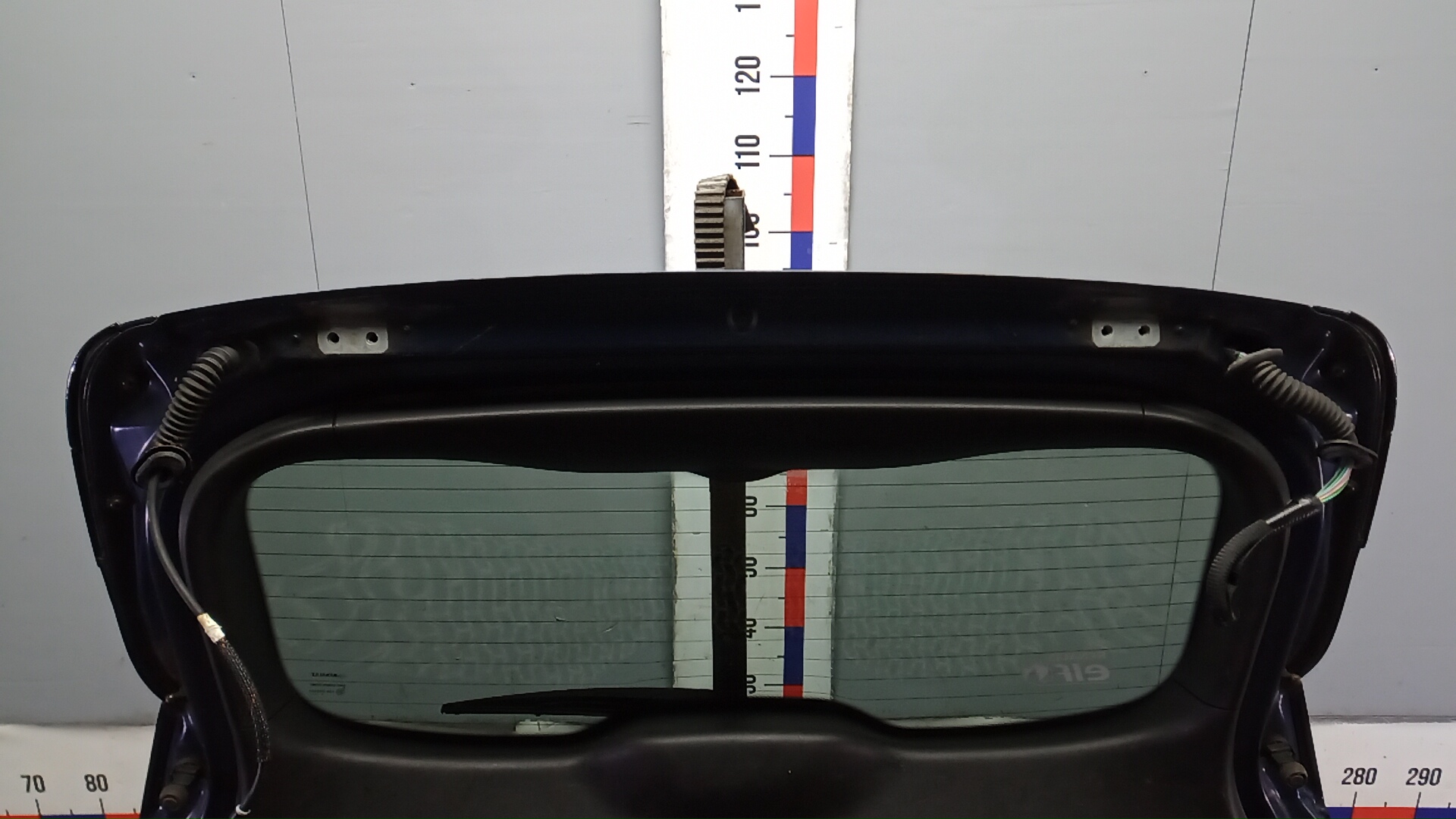 Дверь багажника