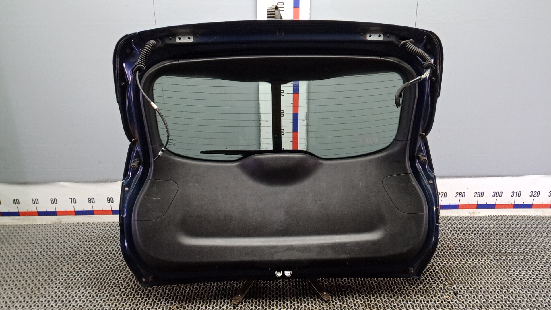 Дверь багажника