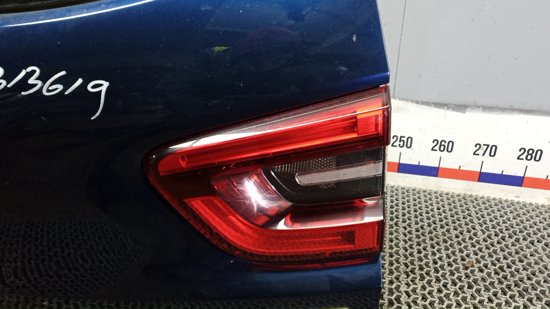 Дверь багажника