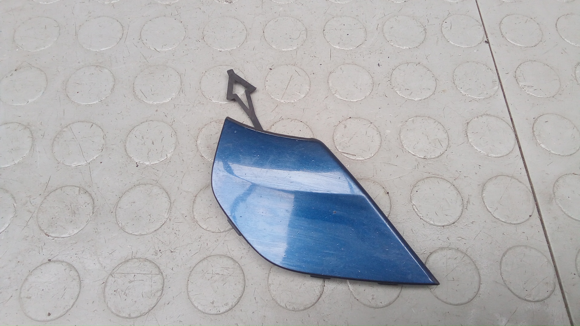 Заглушка буксировочного крюка