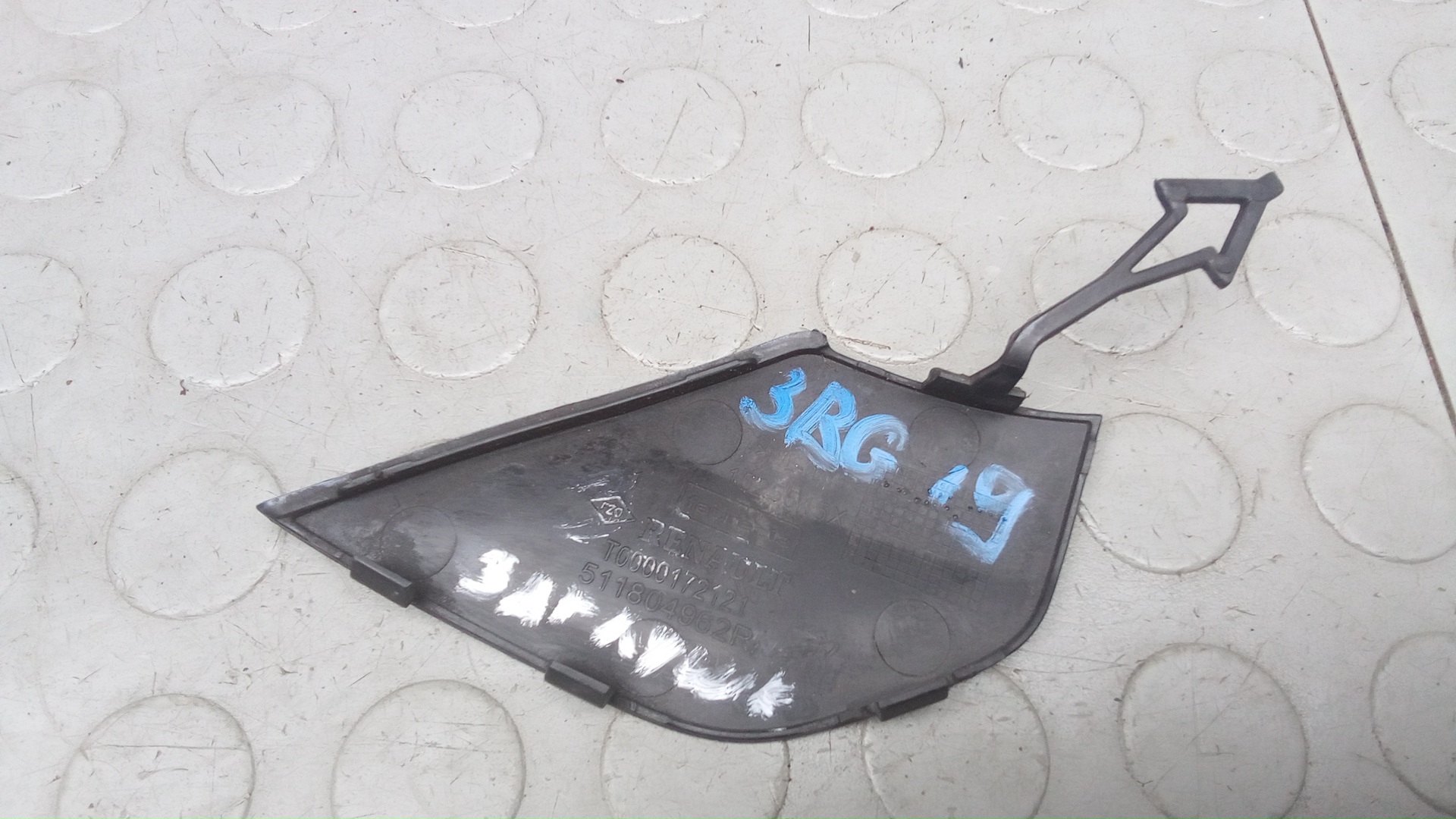 Заглушка буксировочного крюка