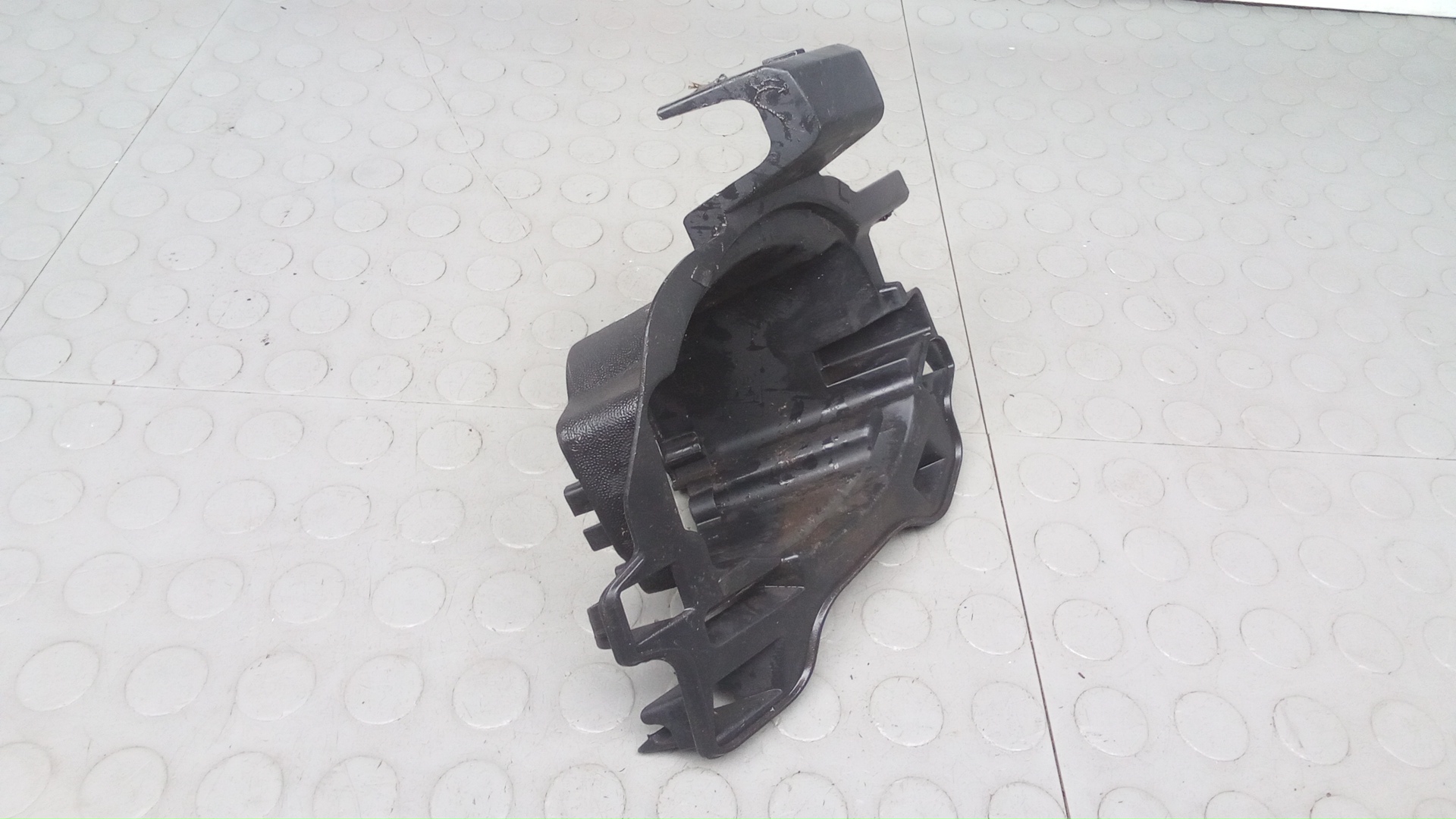 Кронштейн переднего бампера