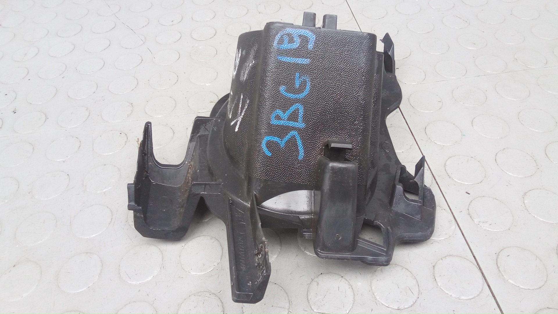 Кронштейн переднего бампера