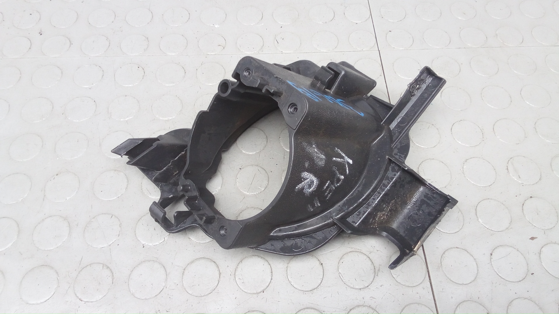 Кронштейн переднего бампера