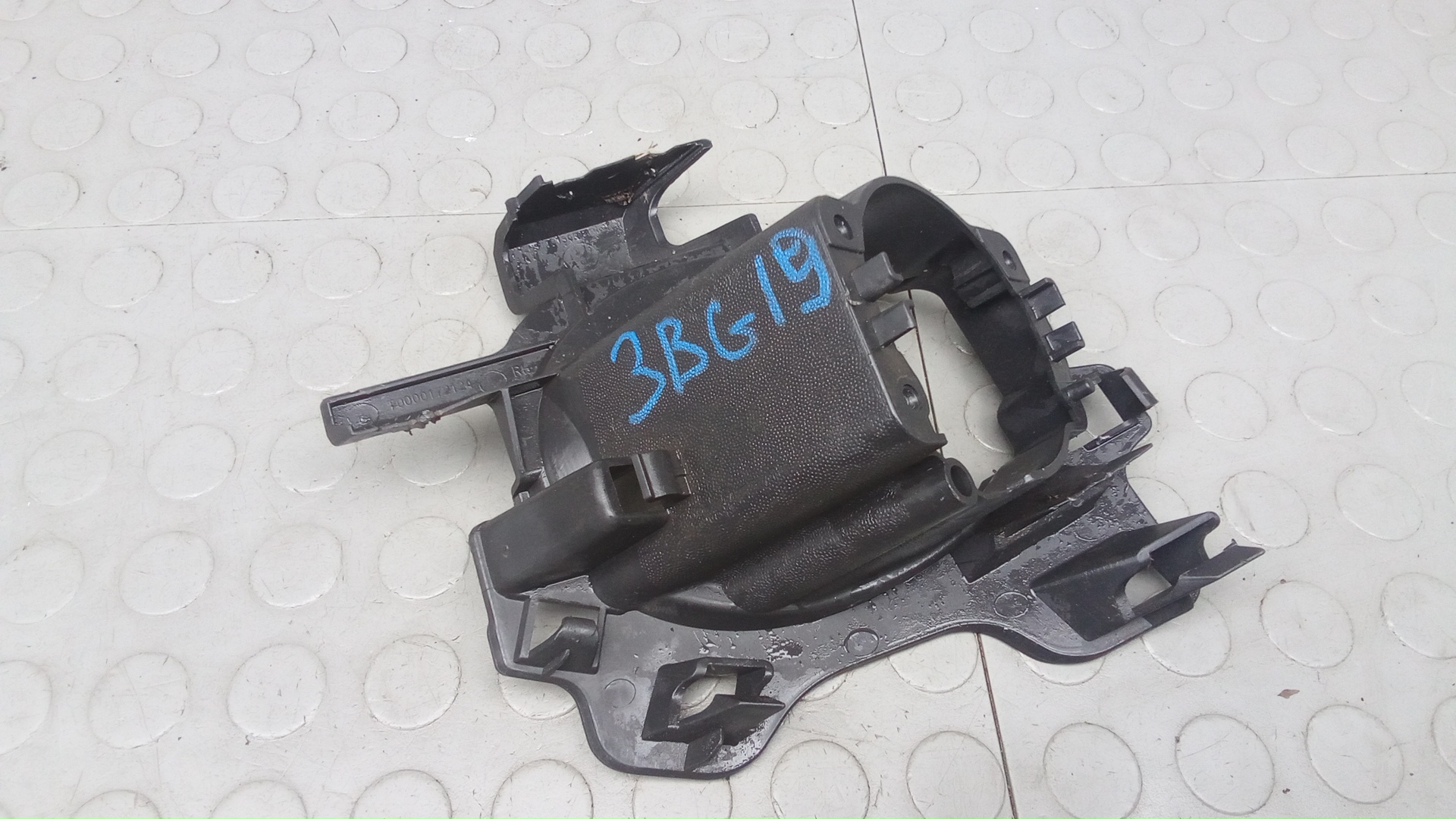 Кронштейн переднего бампера