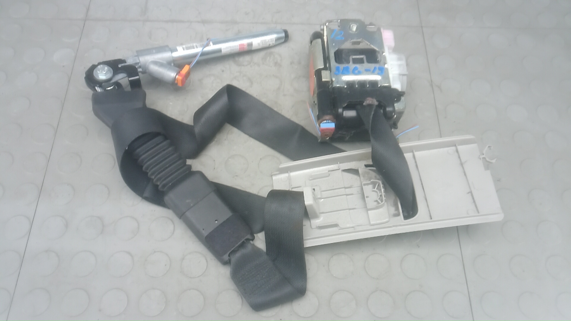 Ремень безопасности с пиропатроном