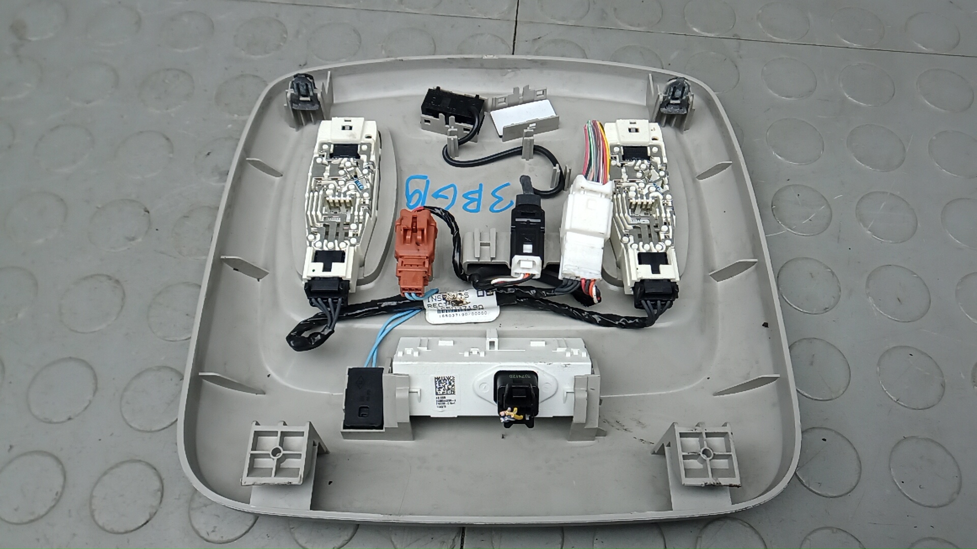 Плафон салонный