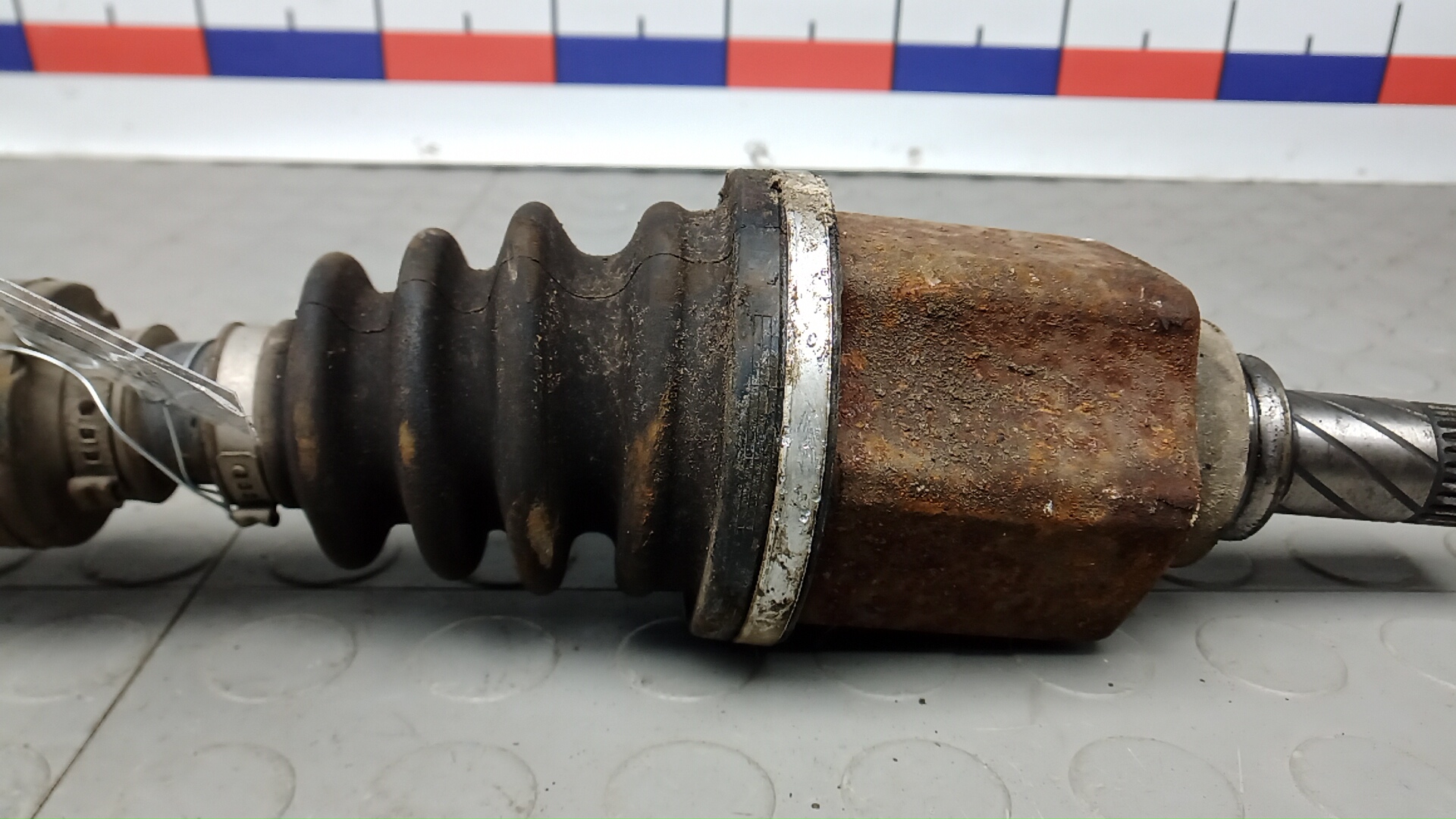 Полуось передняя левая