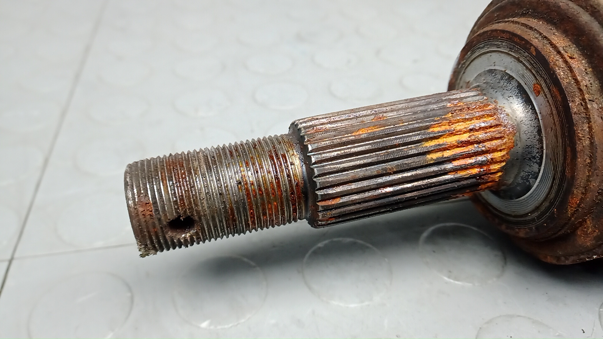 Полуось передняя левая