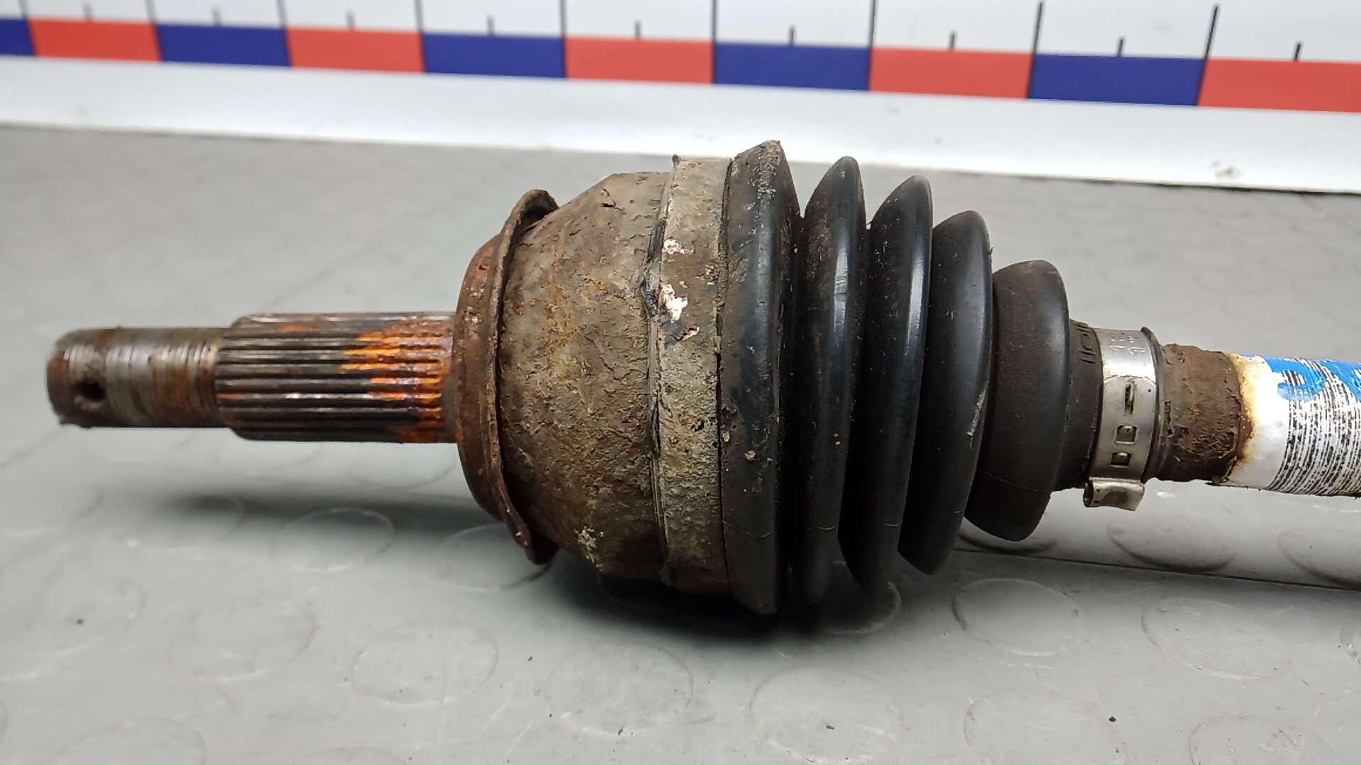 Полуось передняя левая