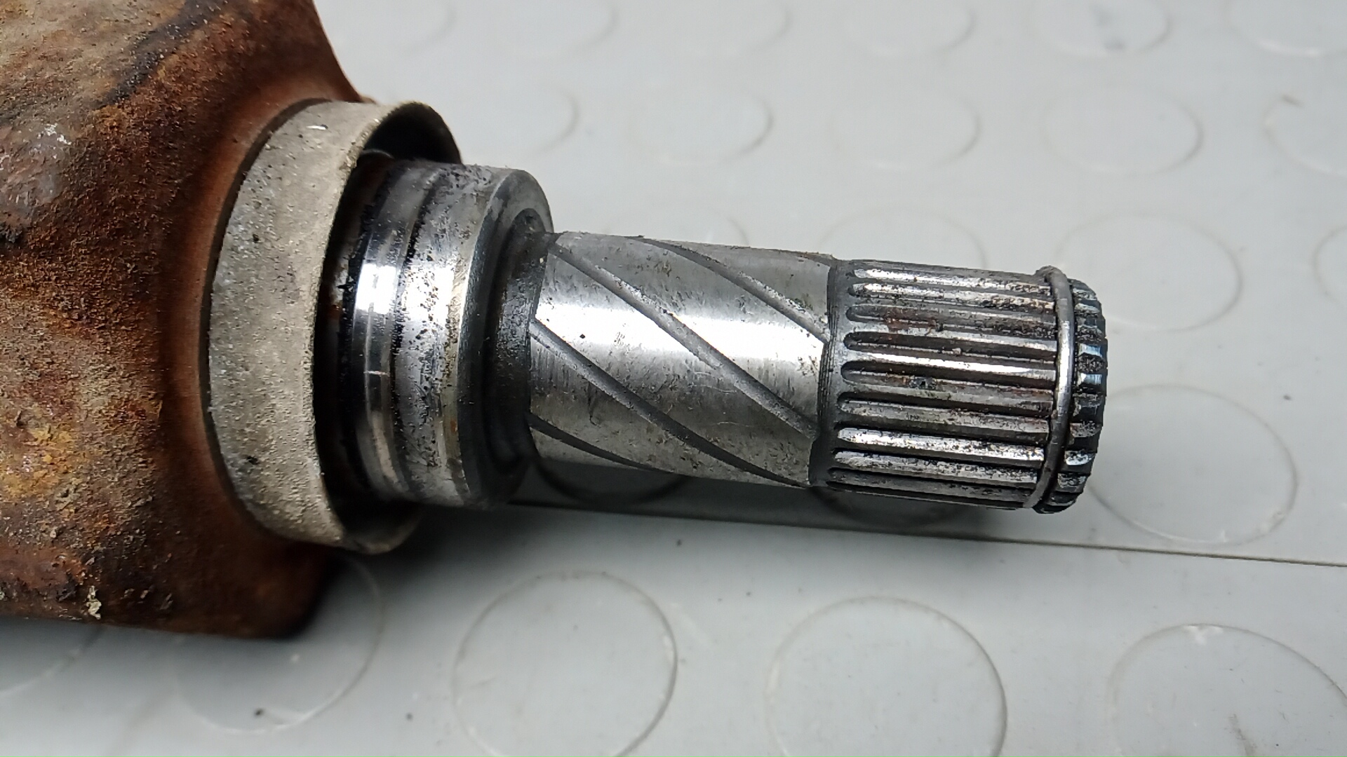 Полуось передняя левая