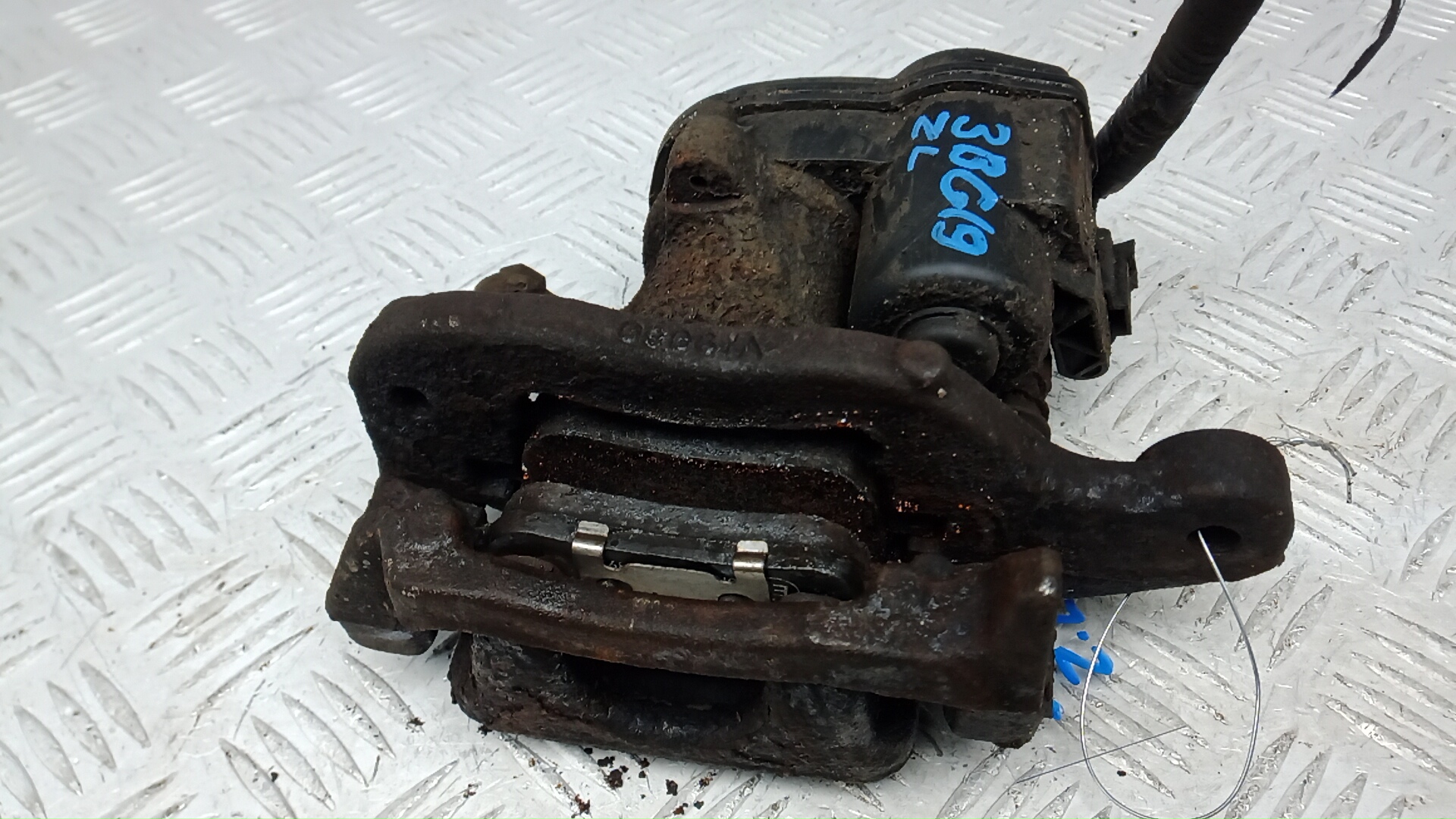 Суппорт задний левый