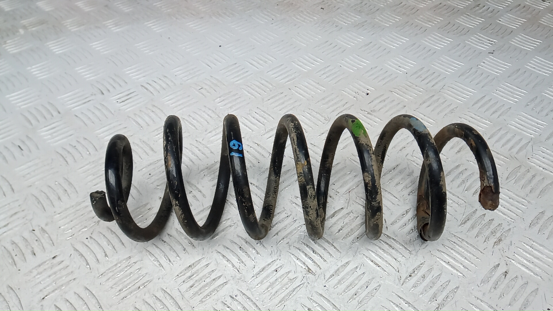 Пружина задняя