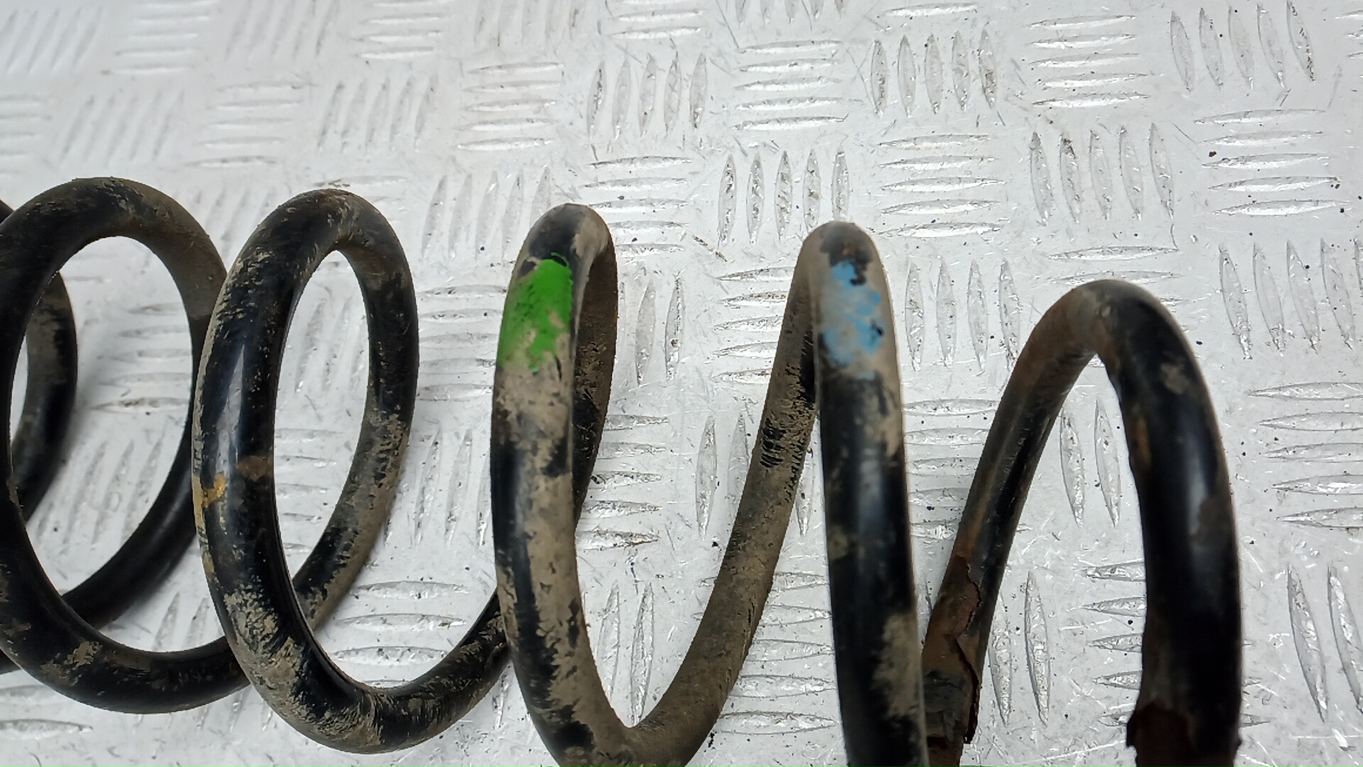 Пружина задняя