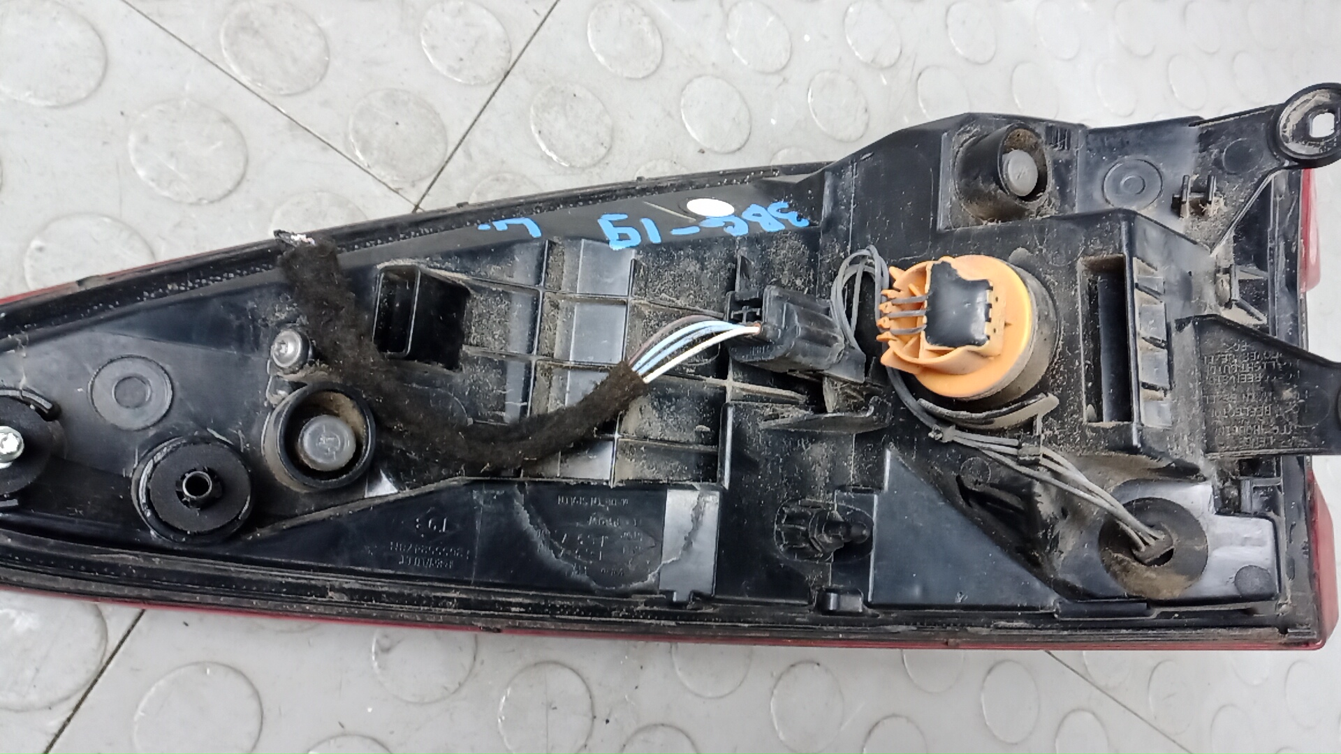 Фонарь задний левый