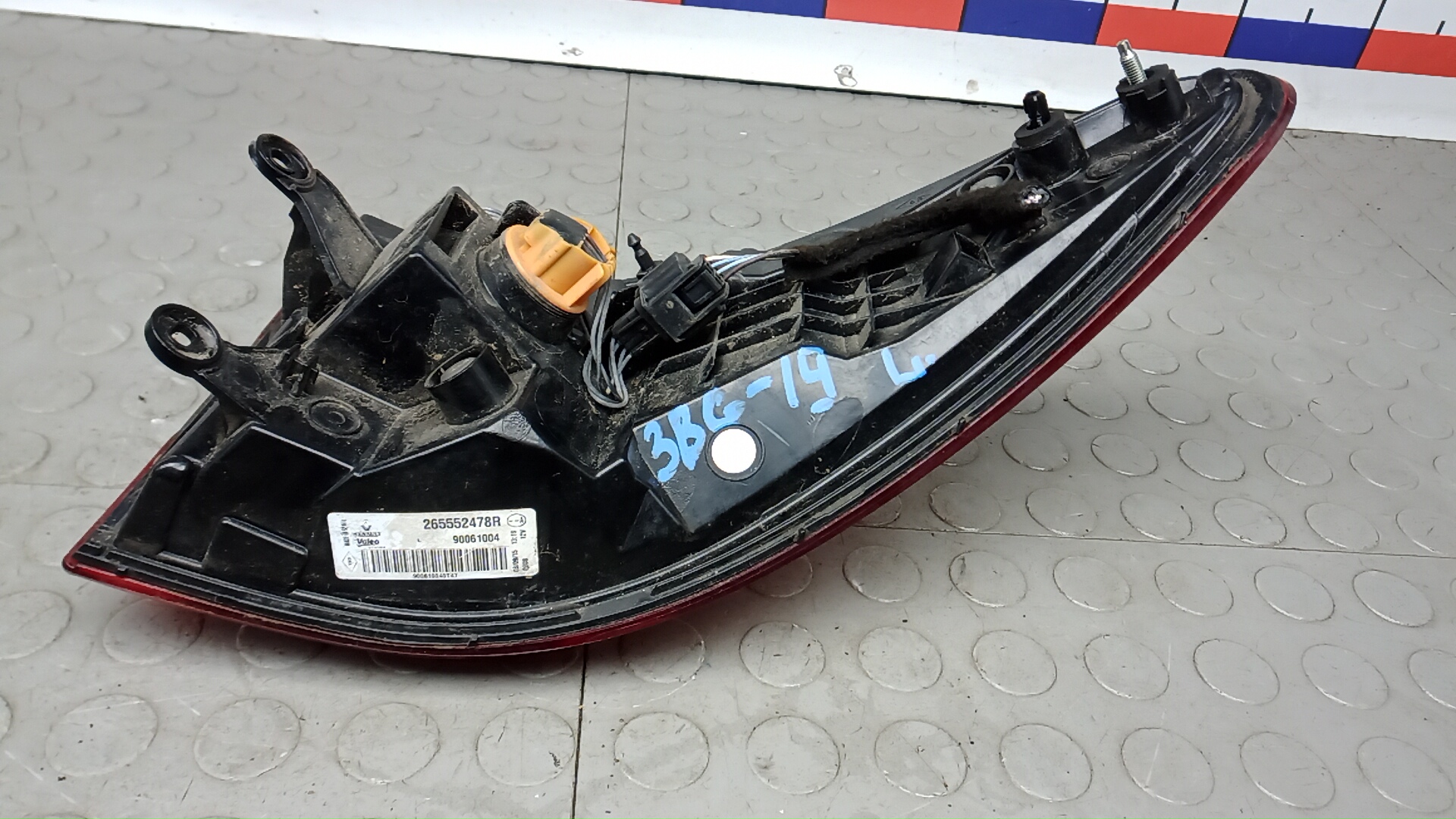 Фонарь задний левый