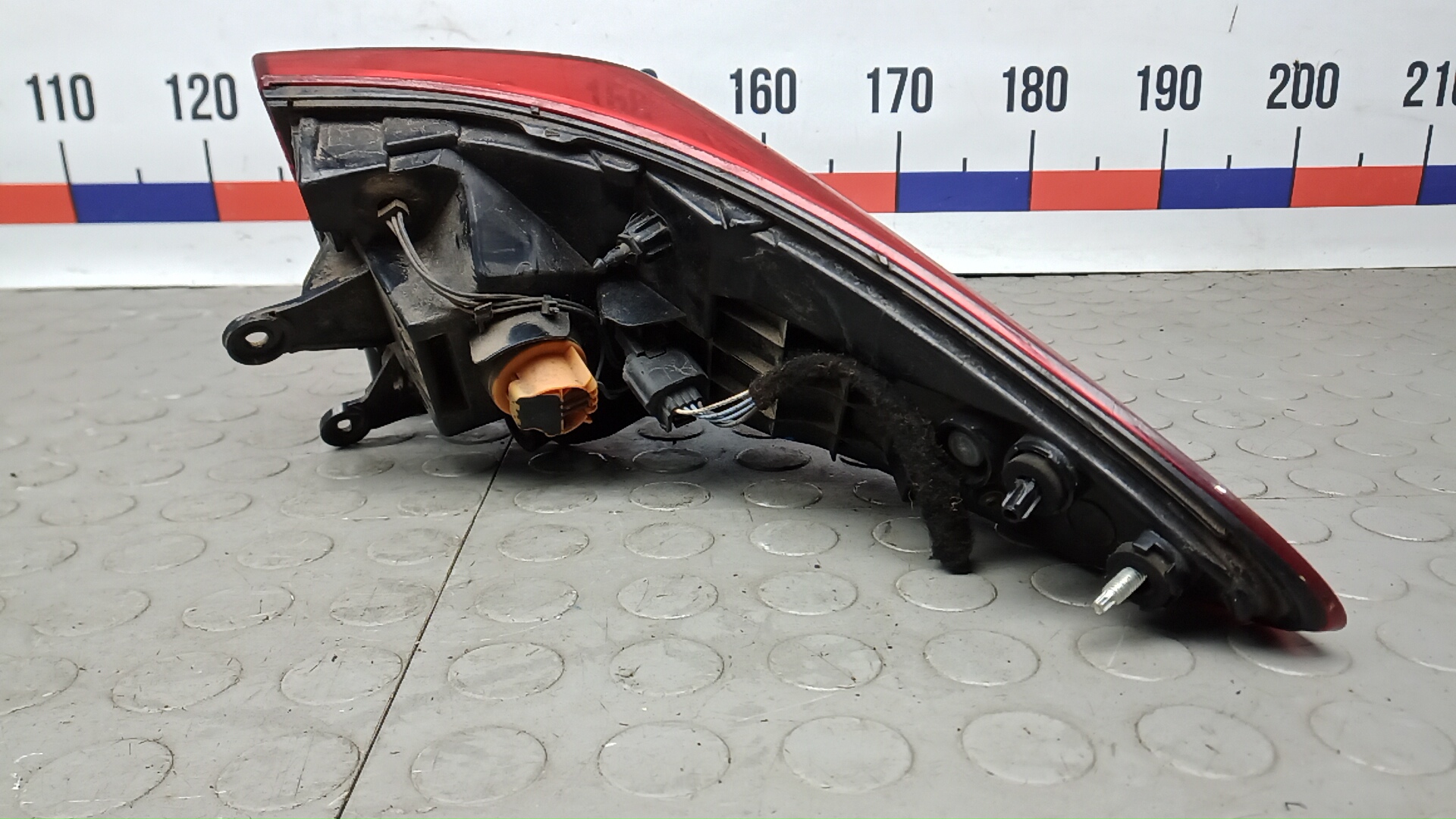 Фонарь задний левый