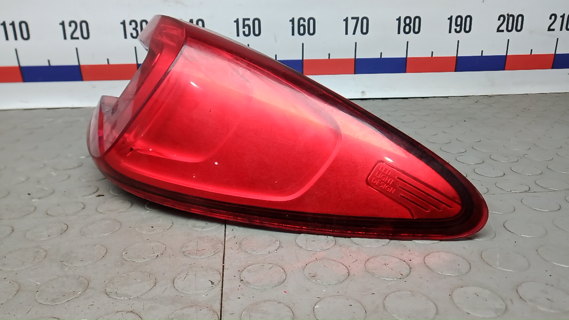 Фонарь задний правый