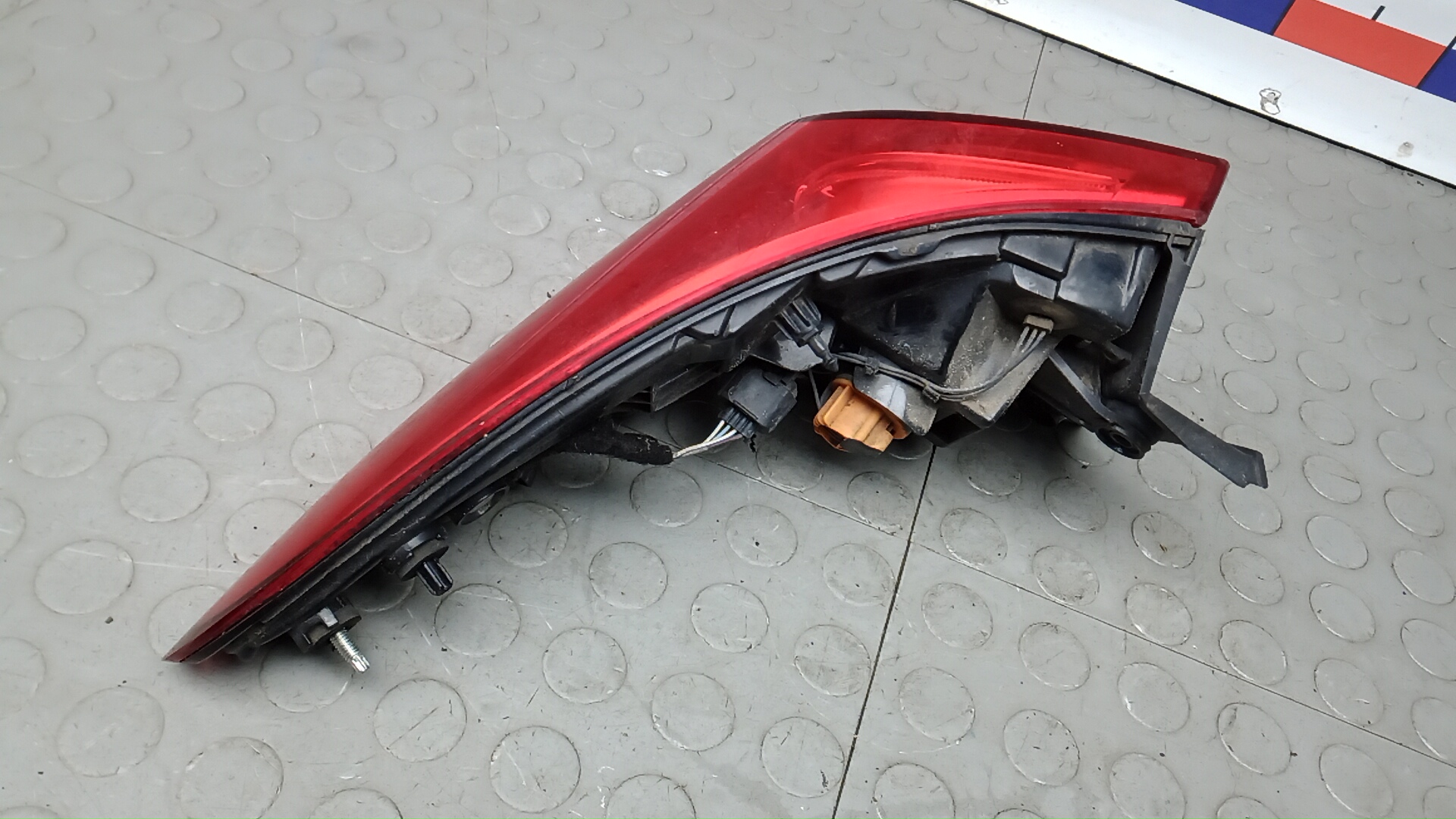 Фонарь задний правый