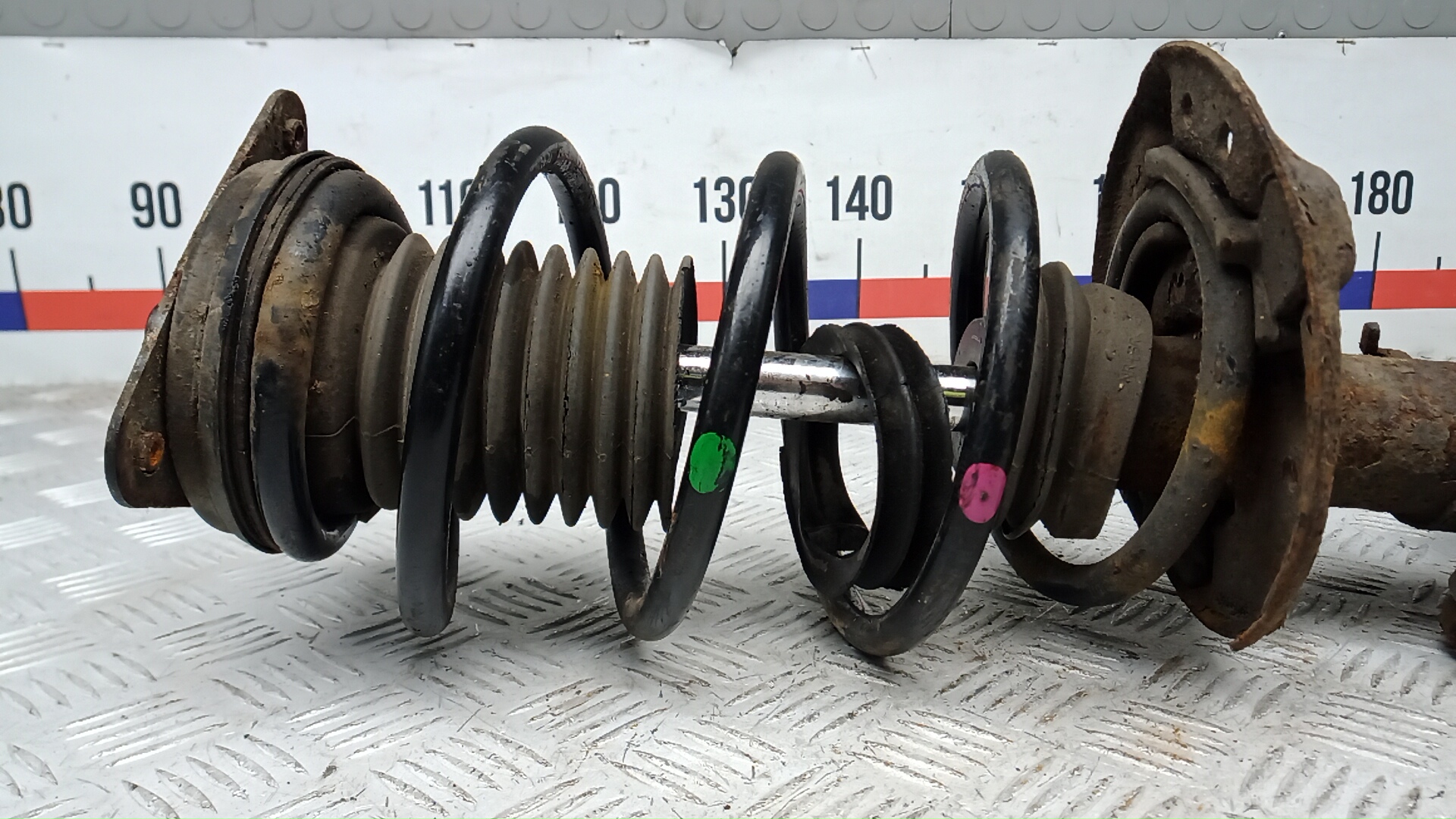 Амортизатор передний правый