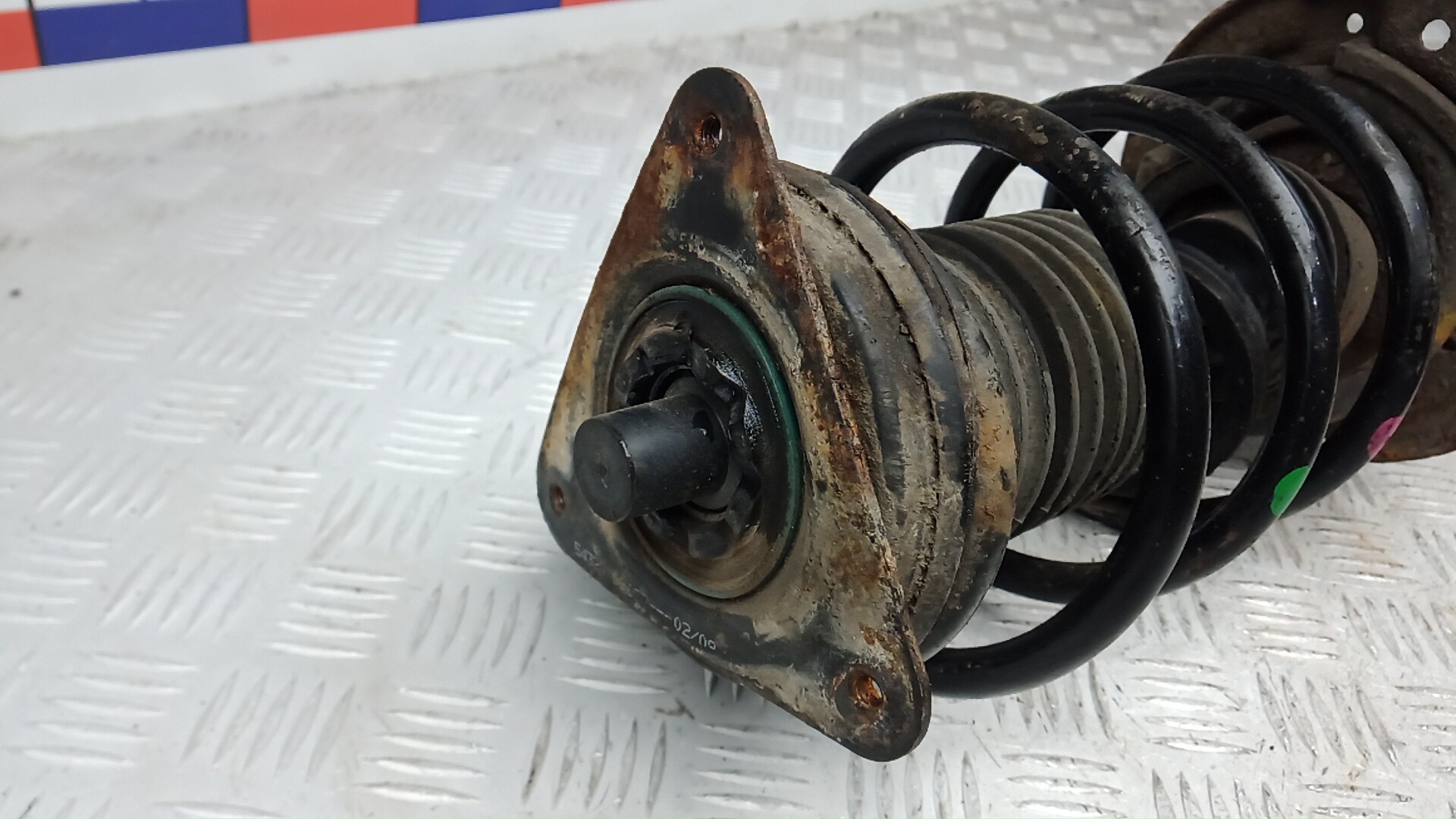 Амортизатор передний правый