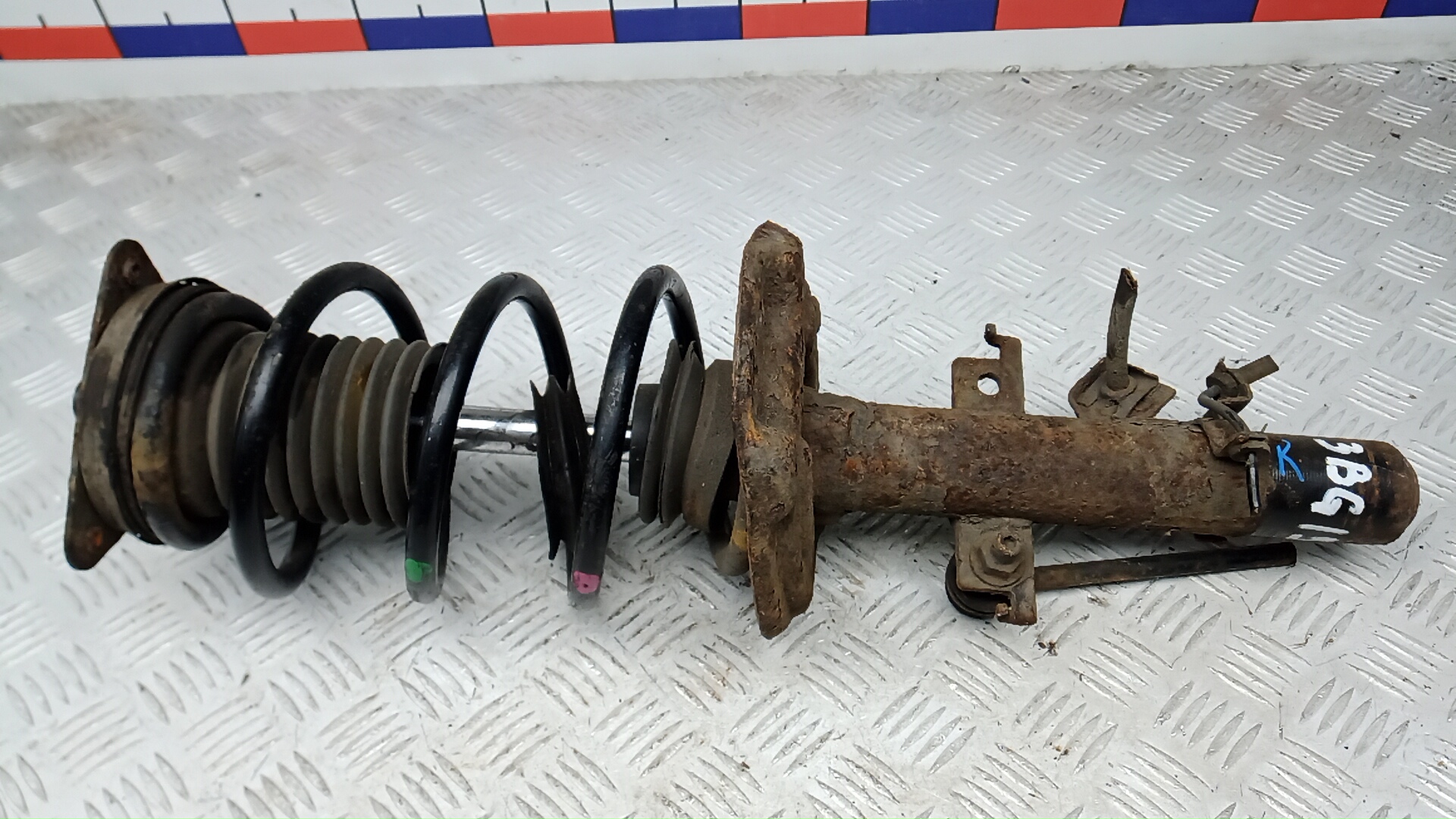 Амортизатор передний правый