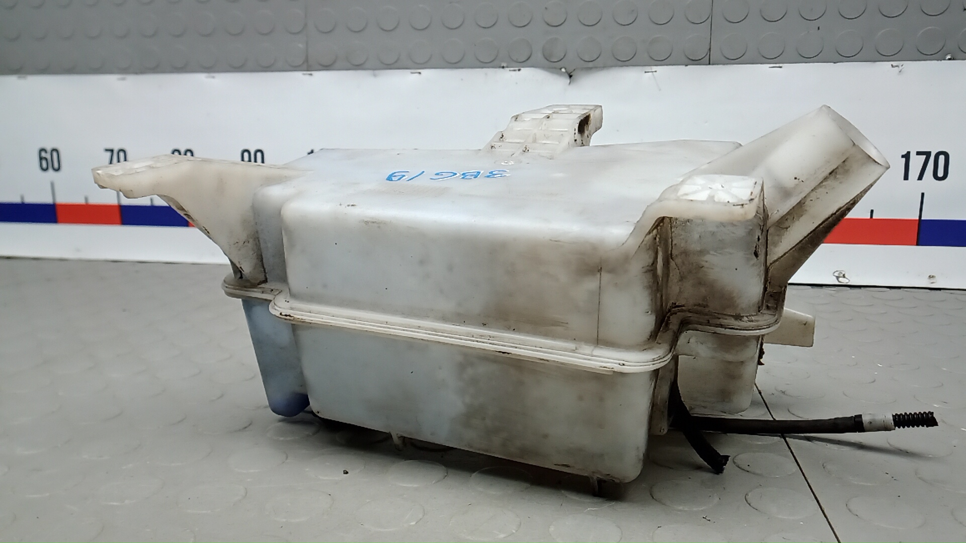 Бачок омывателя лобового стекла