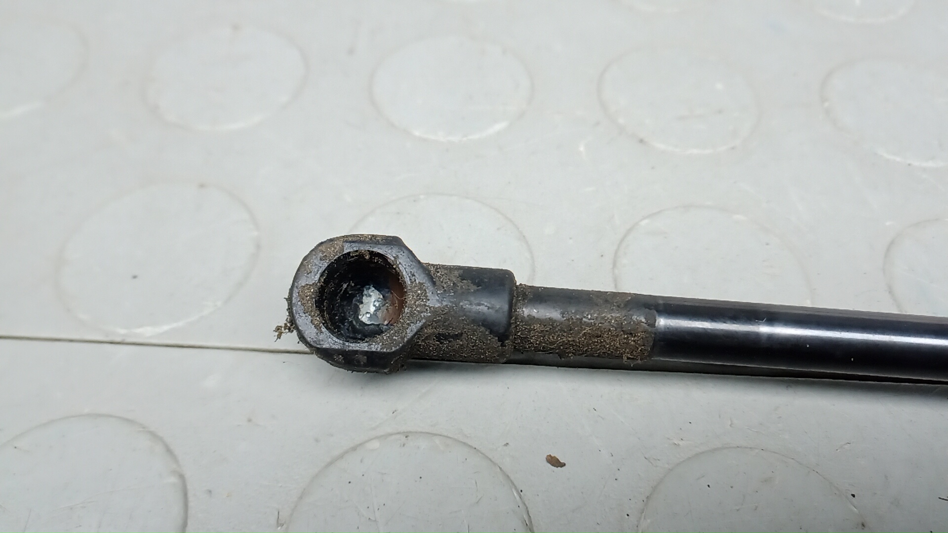 Амортизатор двери багажника