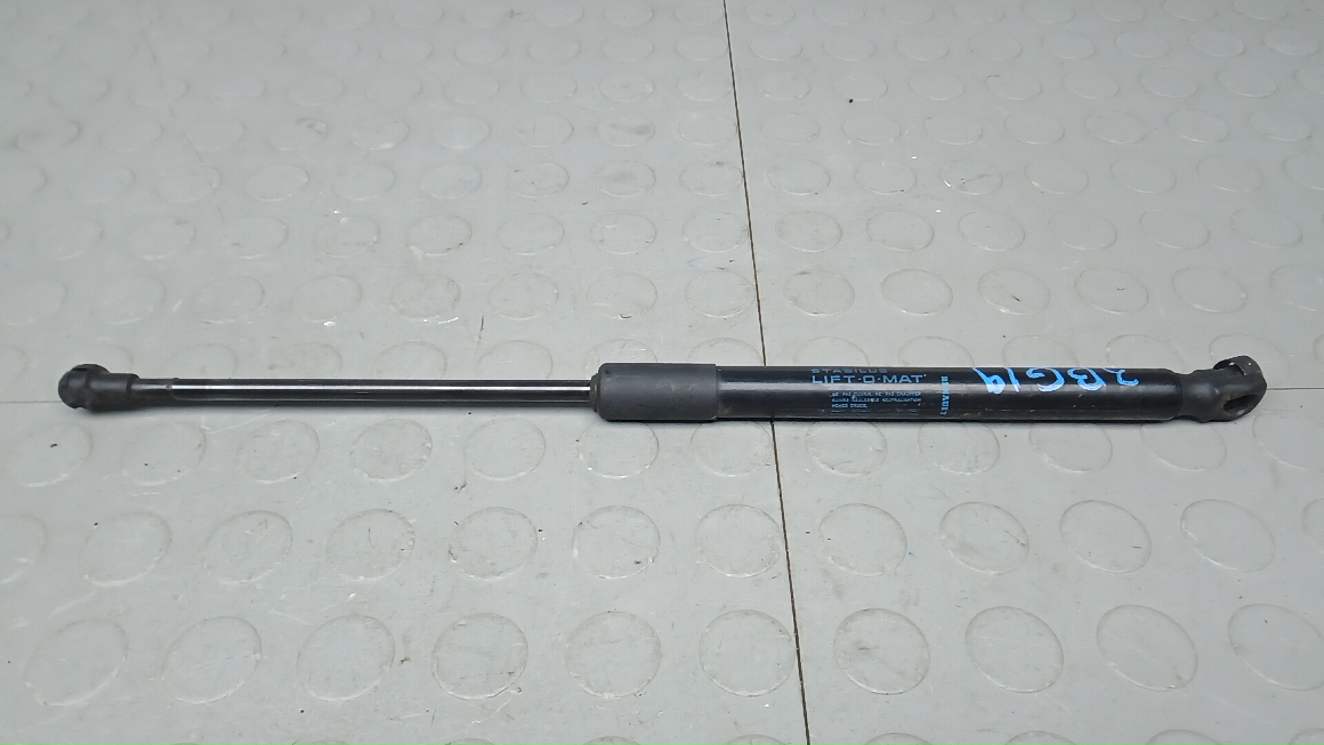 Амортизатор двери багажника