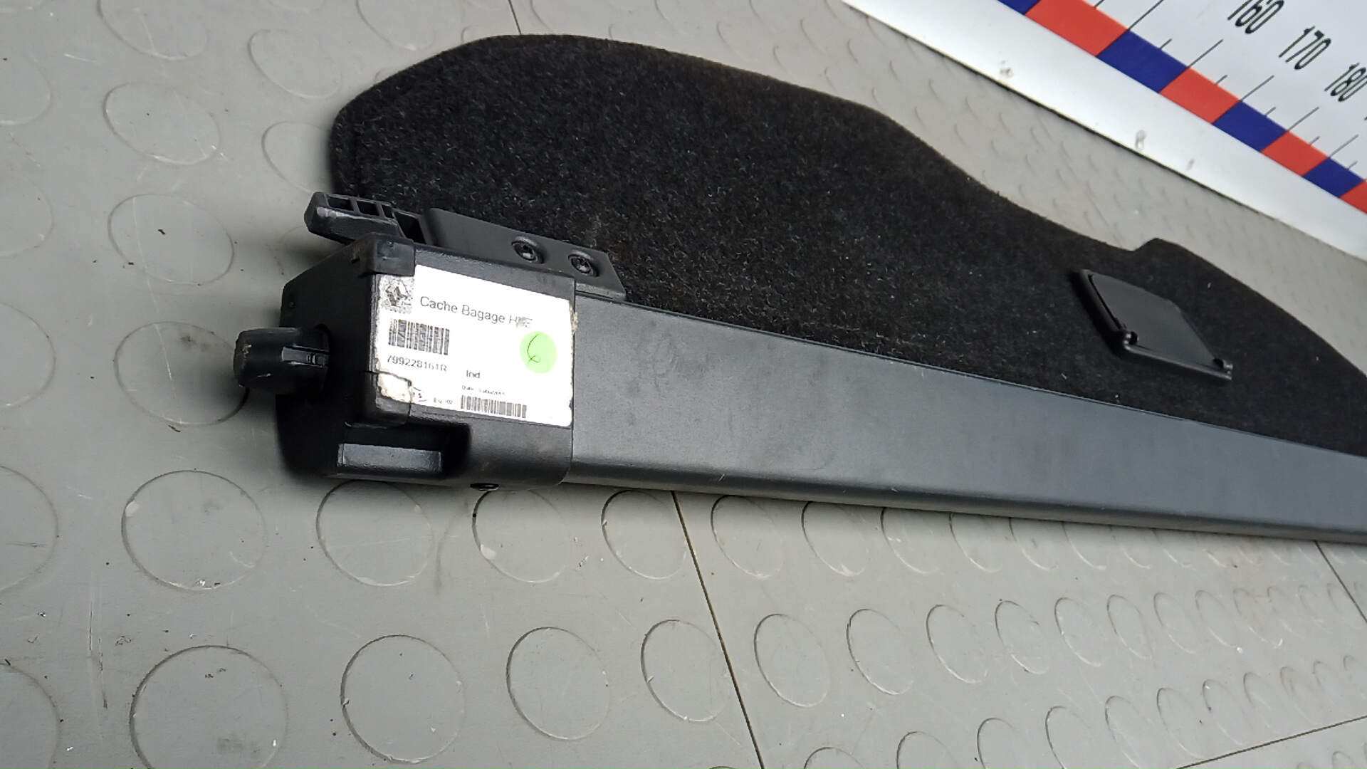 Шторка багажника