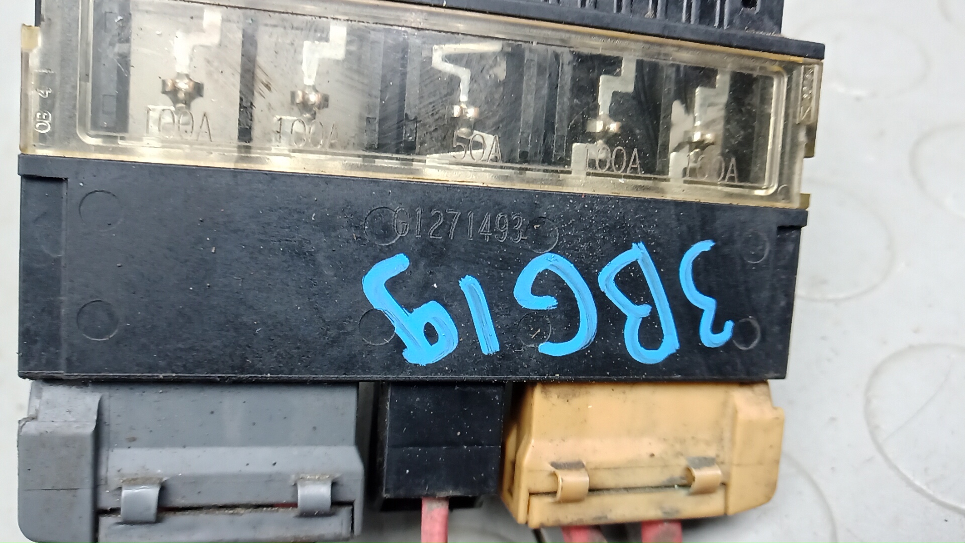 Клемма аккумулятора +